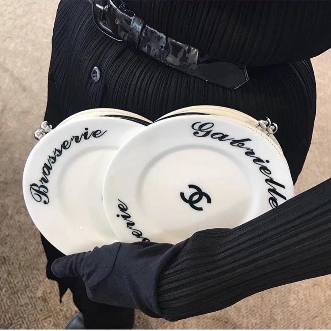 CHANEL White Plexiglass & Calfskin Brasserie Gabrielle Double Plates Clutch 13