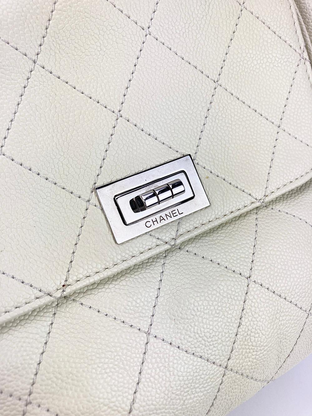 Chanel White Pocket in the City Tote In Good Condition For Sale In Philadelphia, PA
