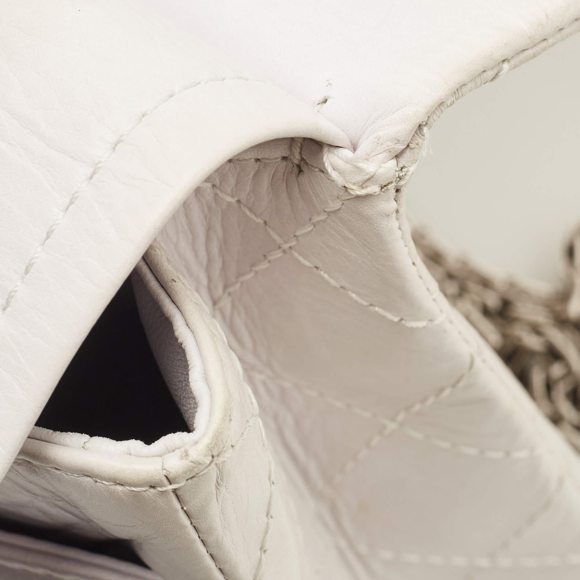 Chanel Weißes, gestepptes, gealtertes Leder Reissue 2.55 Classic 227 Klappentasche 3