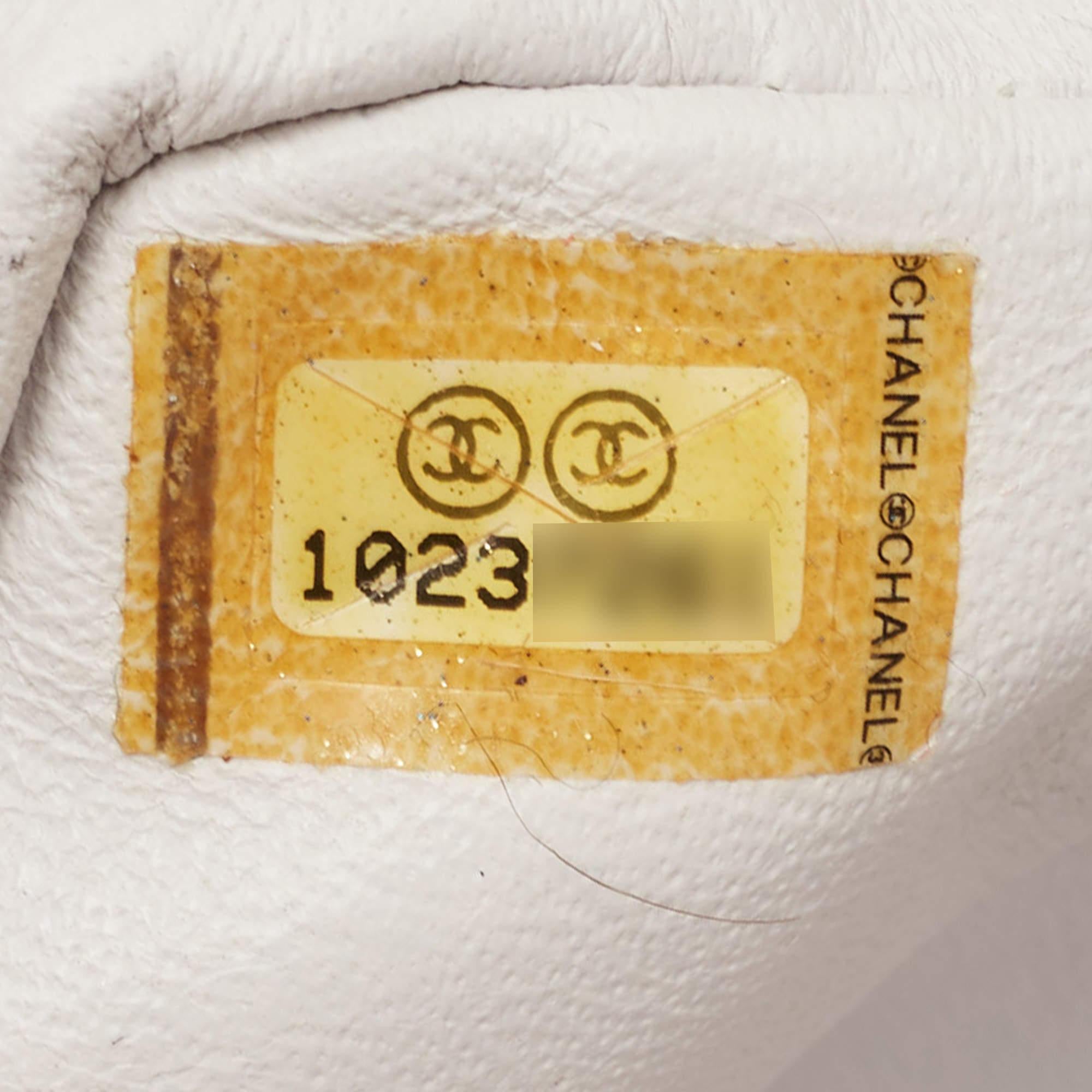 Chanel Weißes, gestepptes, gealtertes Leder Reissue 2.55 Classic 227 Klappentasche 5