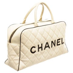 Chanel Weiße gesteppte Bowlingtasche