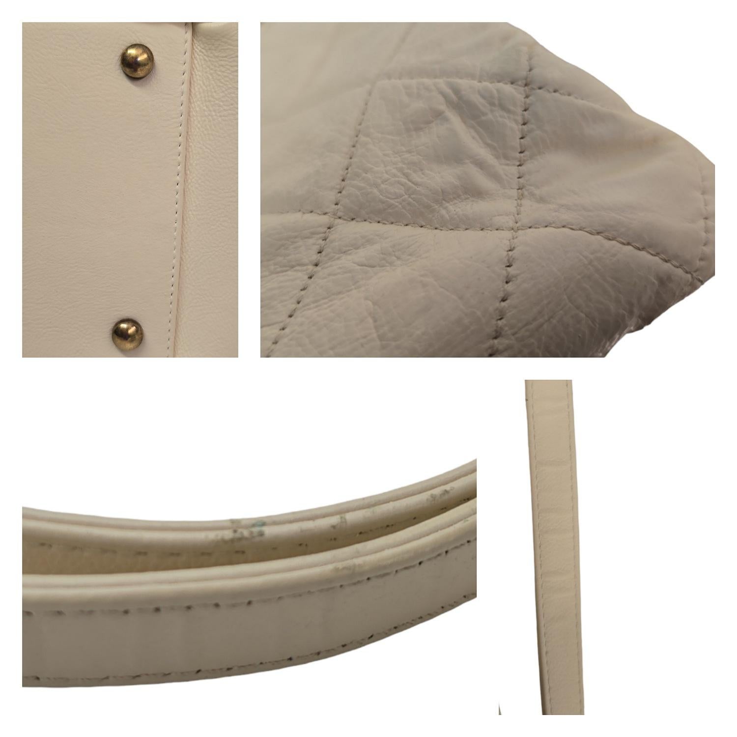 Chanel Piel de becerro acolchada blanca Bolso pequeño CC Crown en venta 5