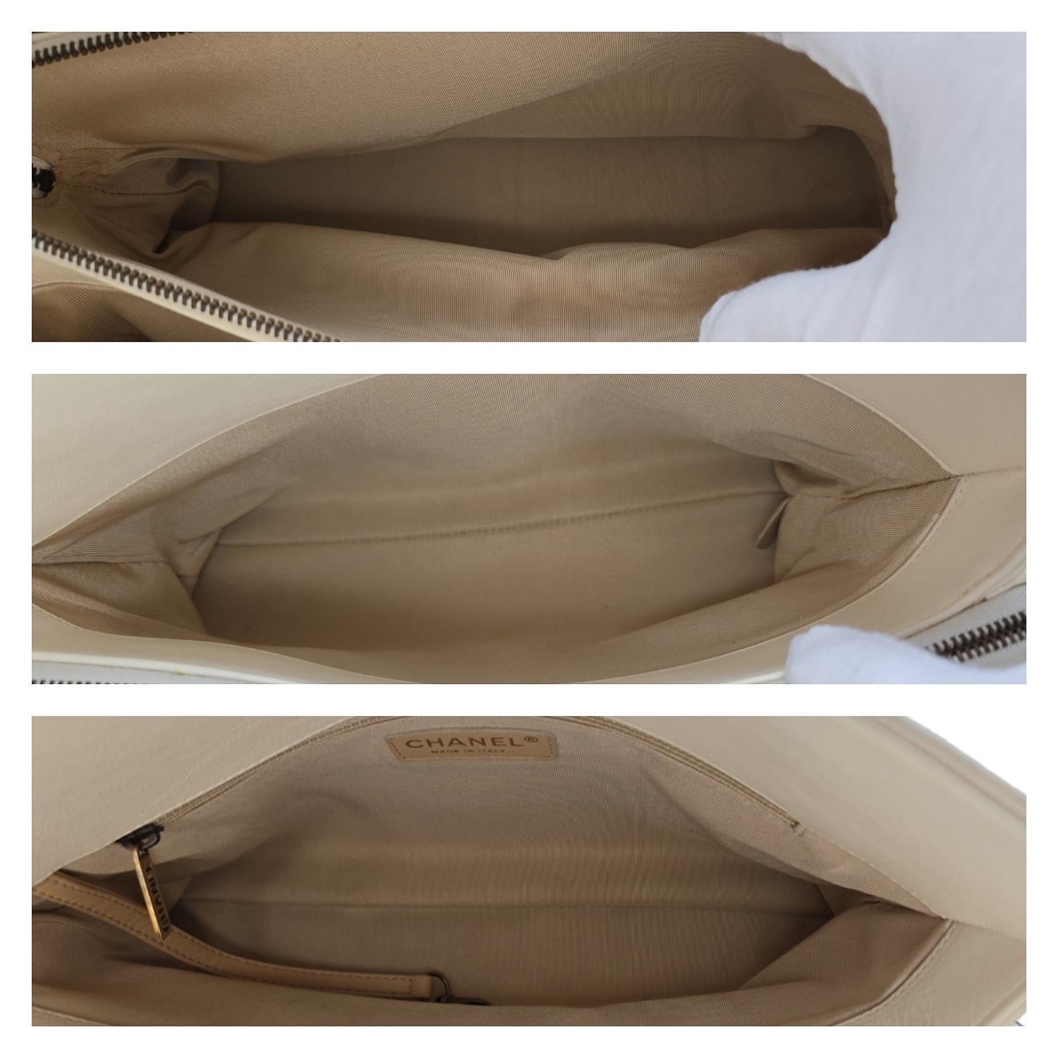 Chanel Piel de becerro acolchada blanca Bolso pequeño CC Crown en venta 2