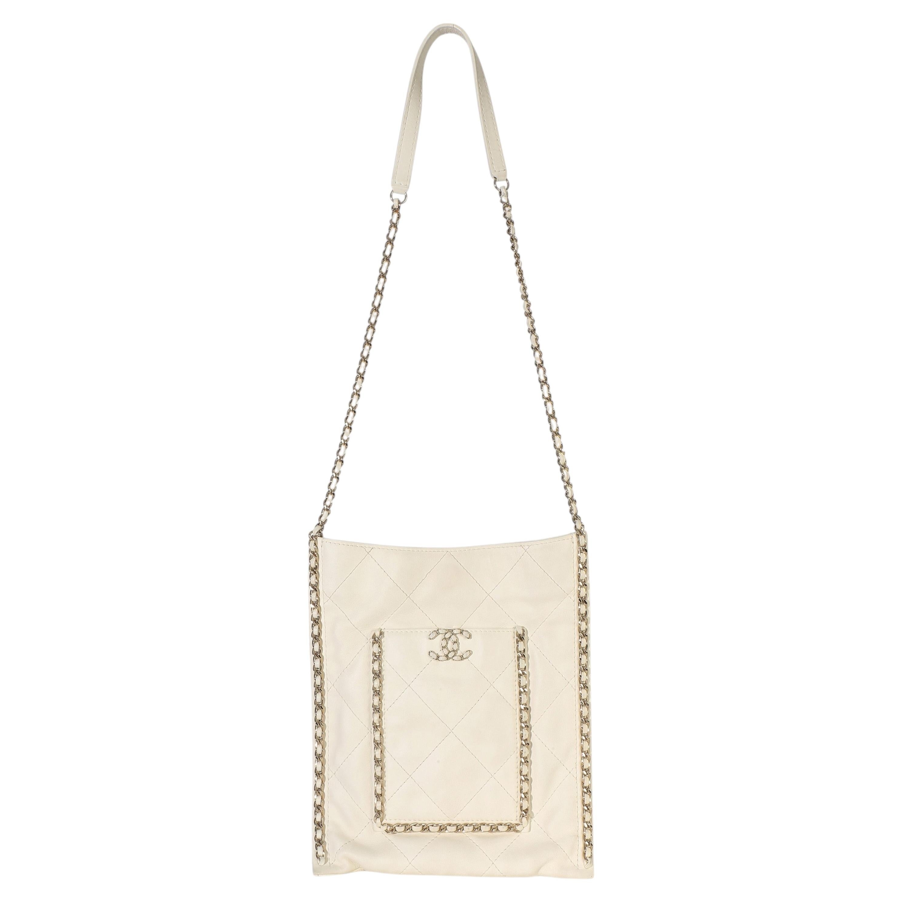 Does Chanel have white dust bags?