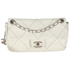 Chanel Borsa piccola Ultra Stitch by Stitch con patta in pelle di vitello trapuntata bianca