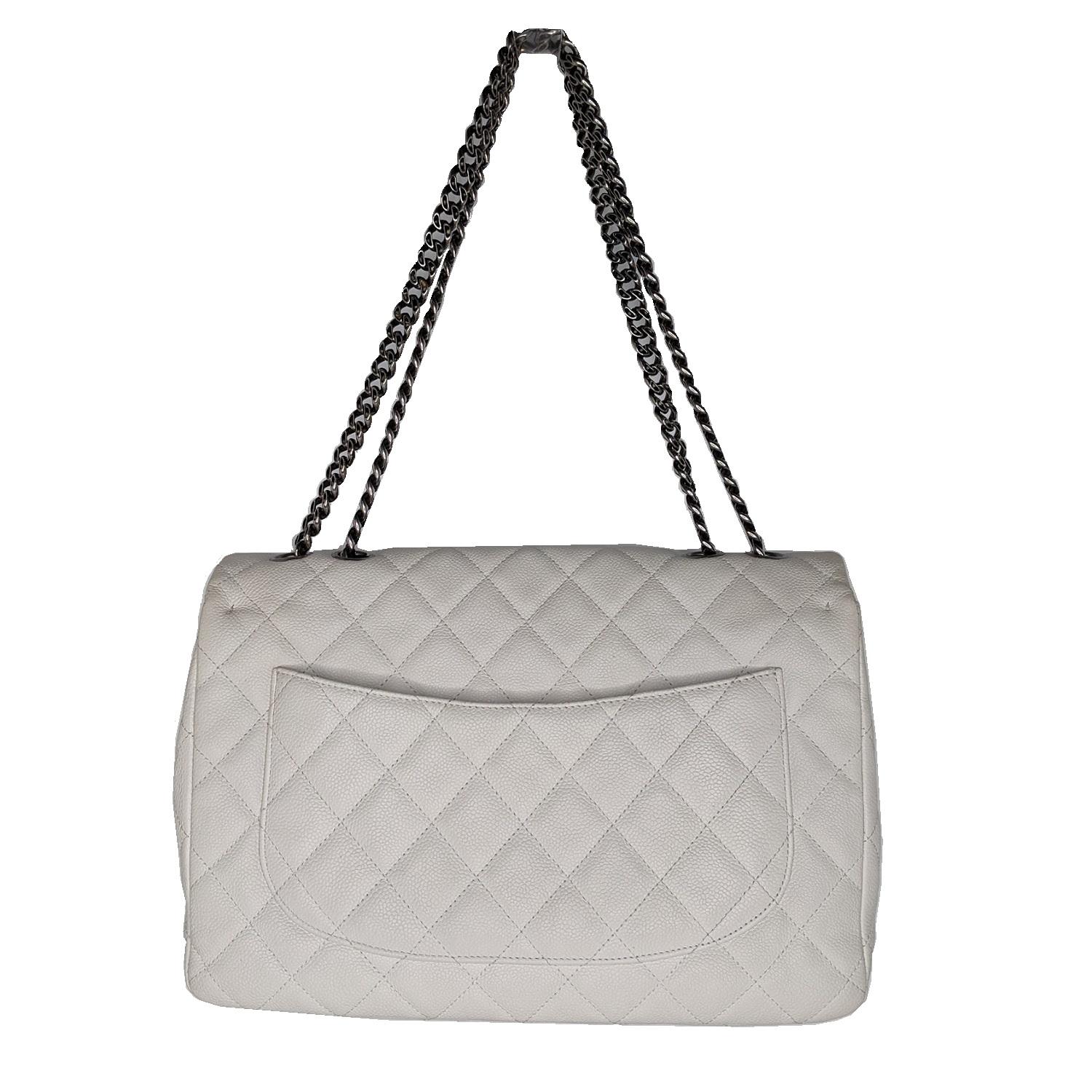 Go glam with this gorgeous Chanel Reissue 2.55 Quilted Classic Leather 226 Flap Bag in gorgeous quilted leather. It is made of grained Calf leather and features a mademoiselle turn-lock closure. The versatile Bijoux chain strap can be worn on the