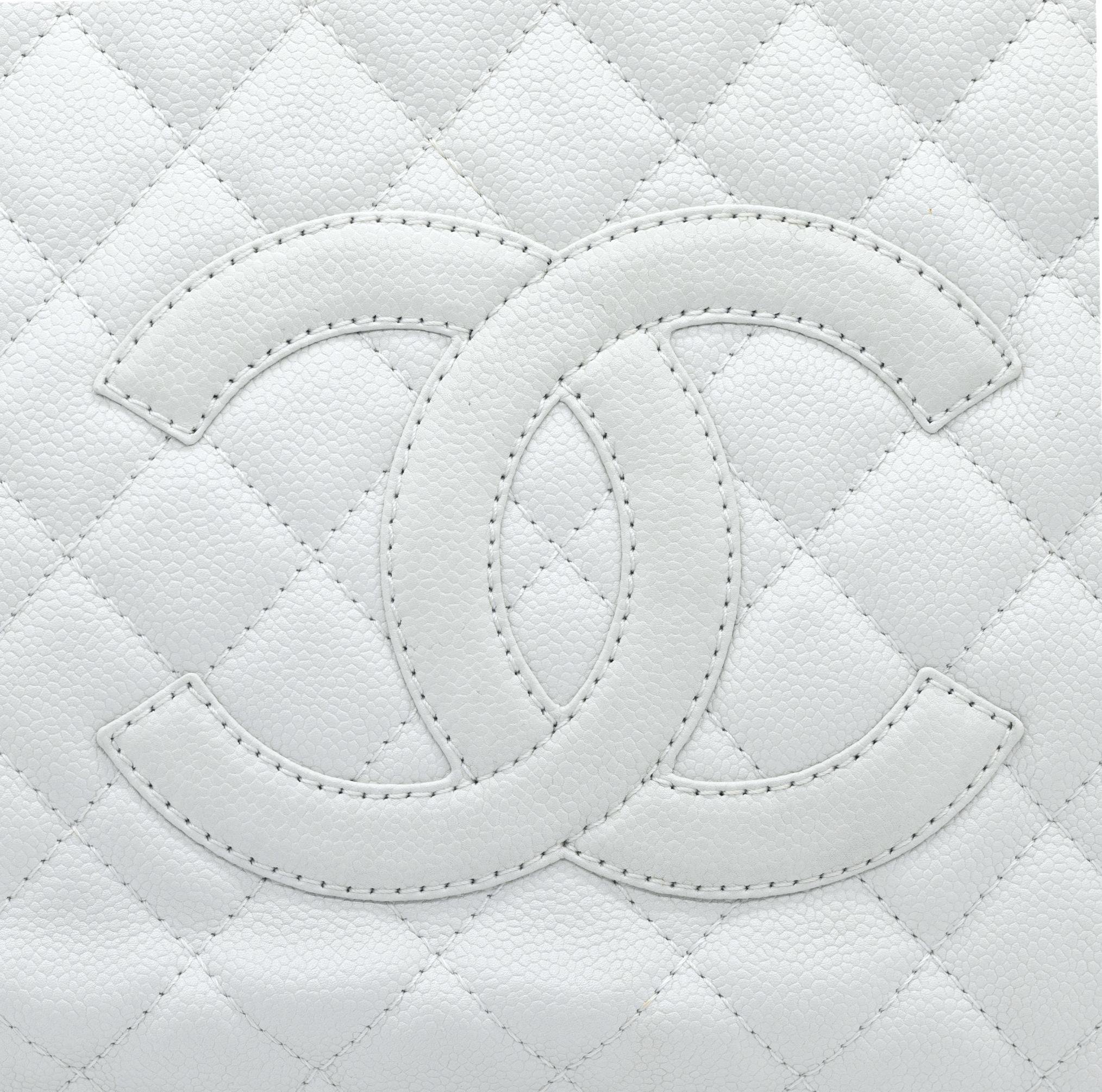 Chanel White Quilted Caviar Grand Shopping Top Handle Tote Bag, 2006 - 2008. In Good Condition In Banner Elk, NC
