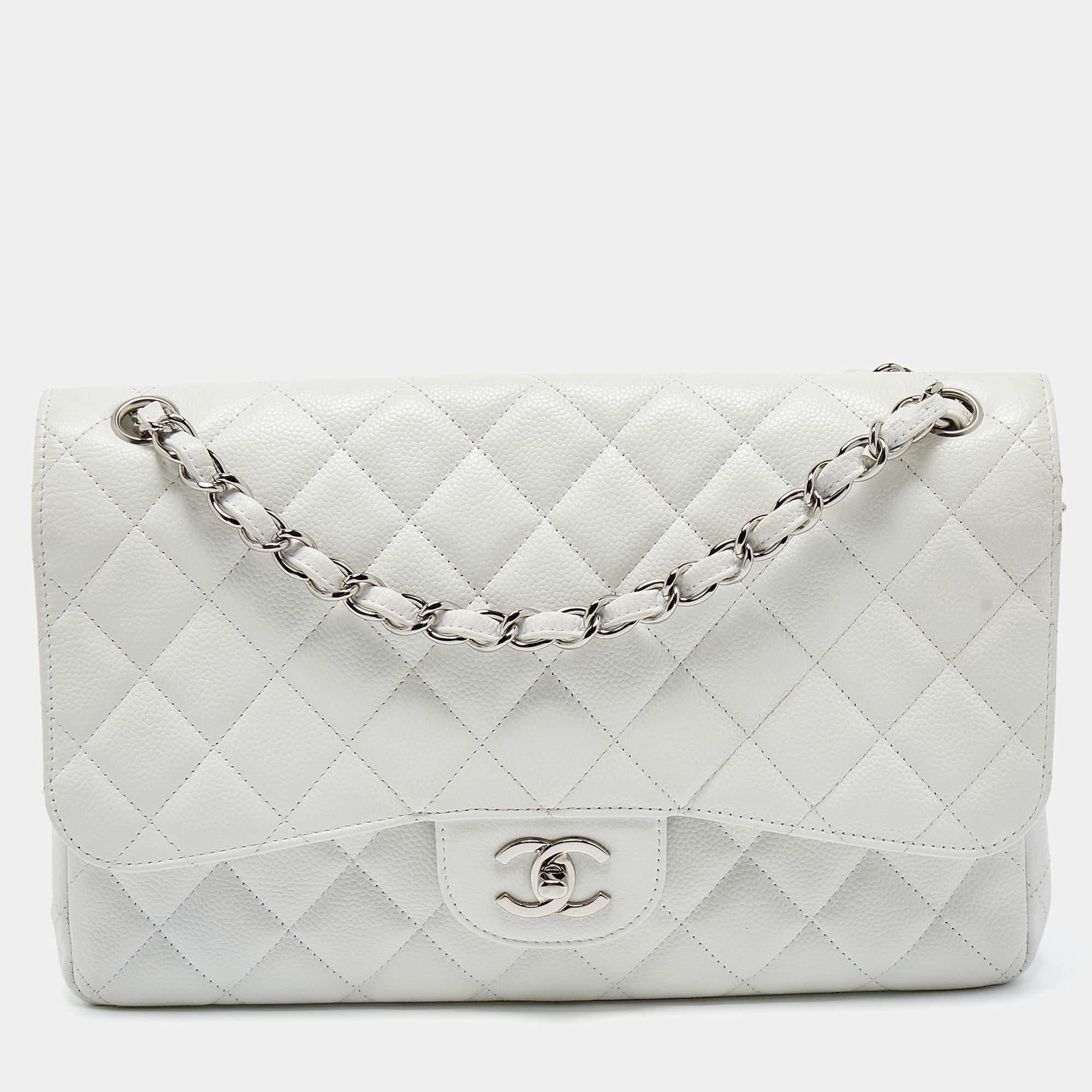 Reimagined season after season, the classic designs from Chanel manages to retain their classic glamour and noteworthy silhouettes. From one of the most celebrated collections, this Double Flap bag is enriched with functional elements. The bag can