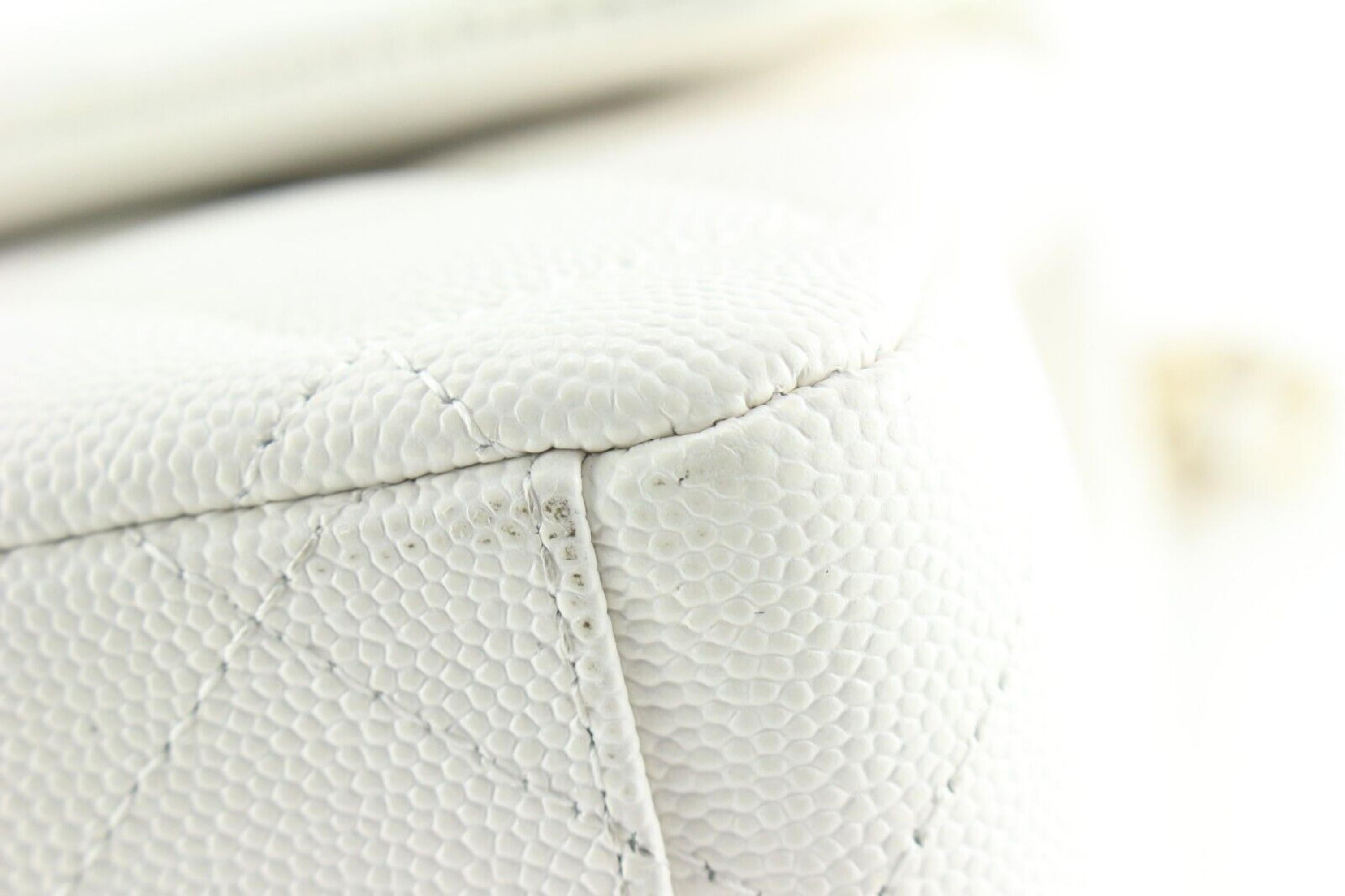 Chanel Weiße klassische Maxi-Doppelklappe aus gestepptem Kaviarleder 2CK0215 Damen im Angebot