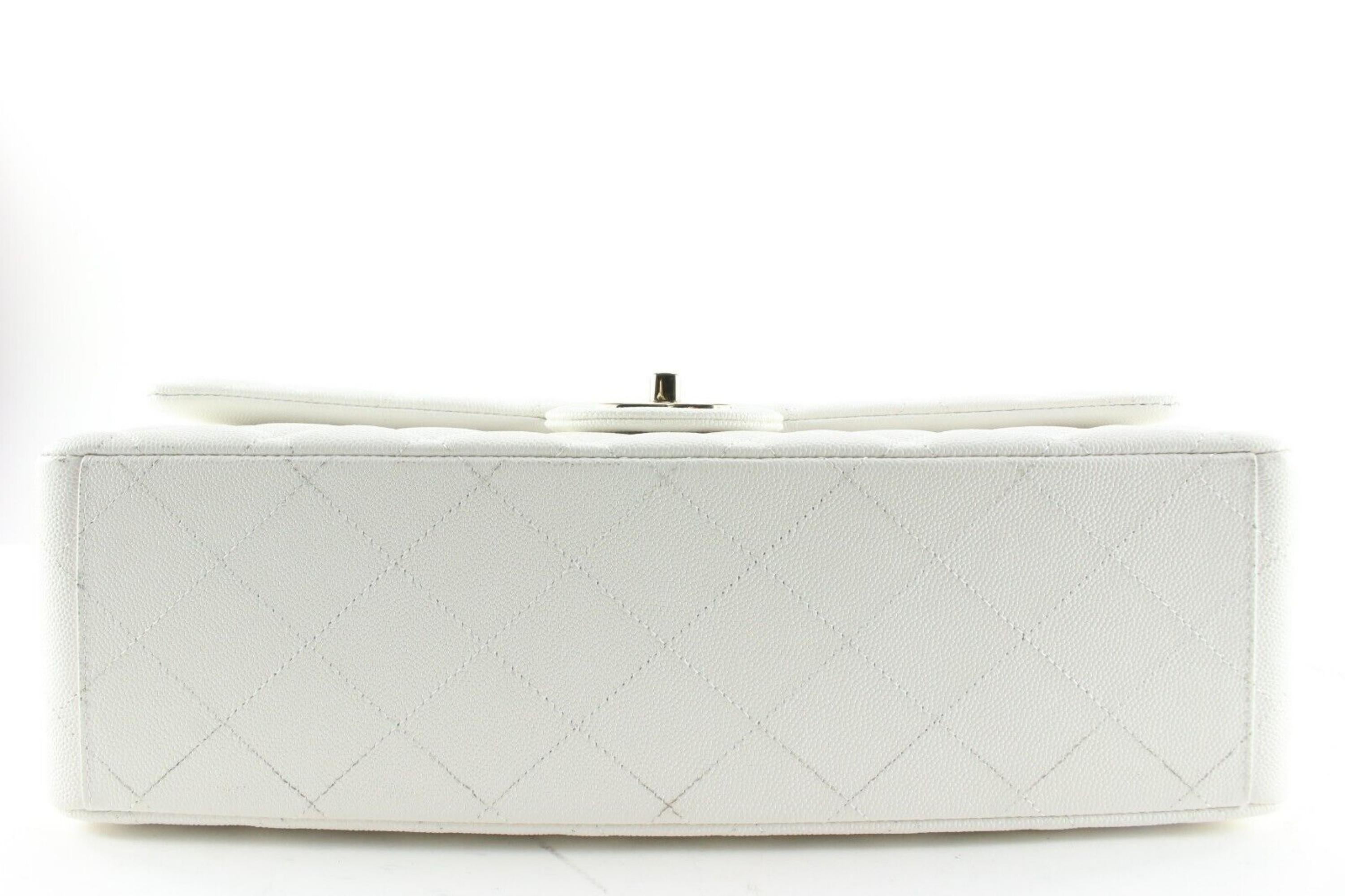 Chanel Weiße klassische Maxi-Doppelklappe aus gestepptem Kaviarleder 2CK0215 im Angebot 1