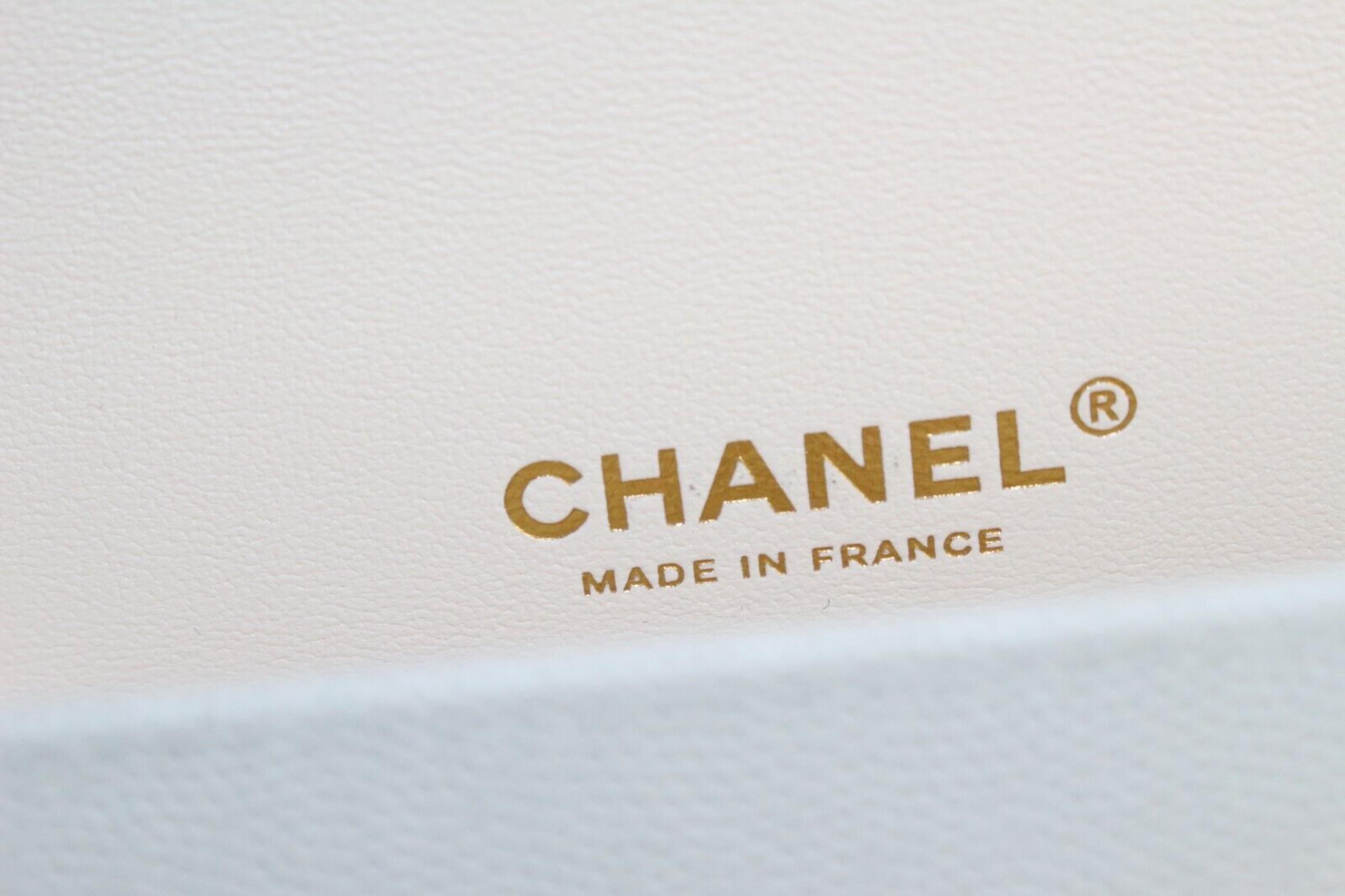 Chanel Weiße klassische Maxi-Doppelklappe aus gestepptem Kaviarleder 2CK0215 im Angebot 4