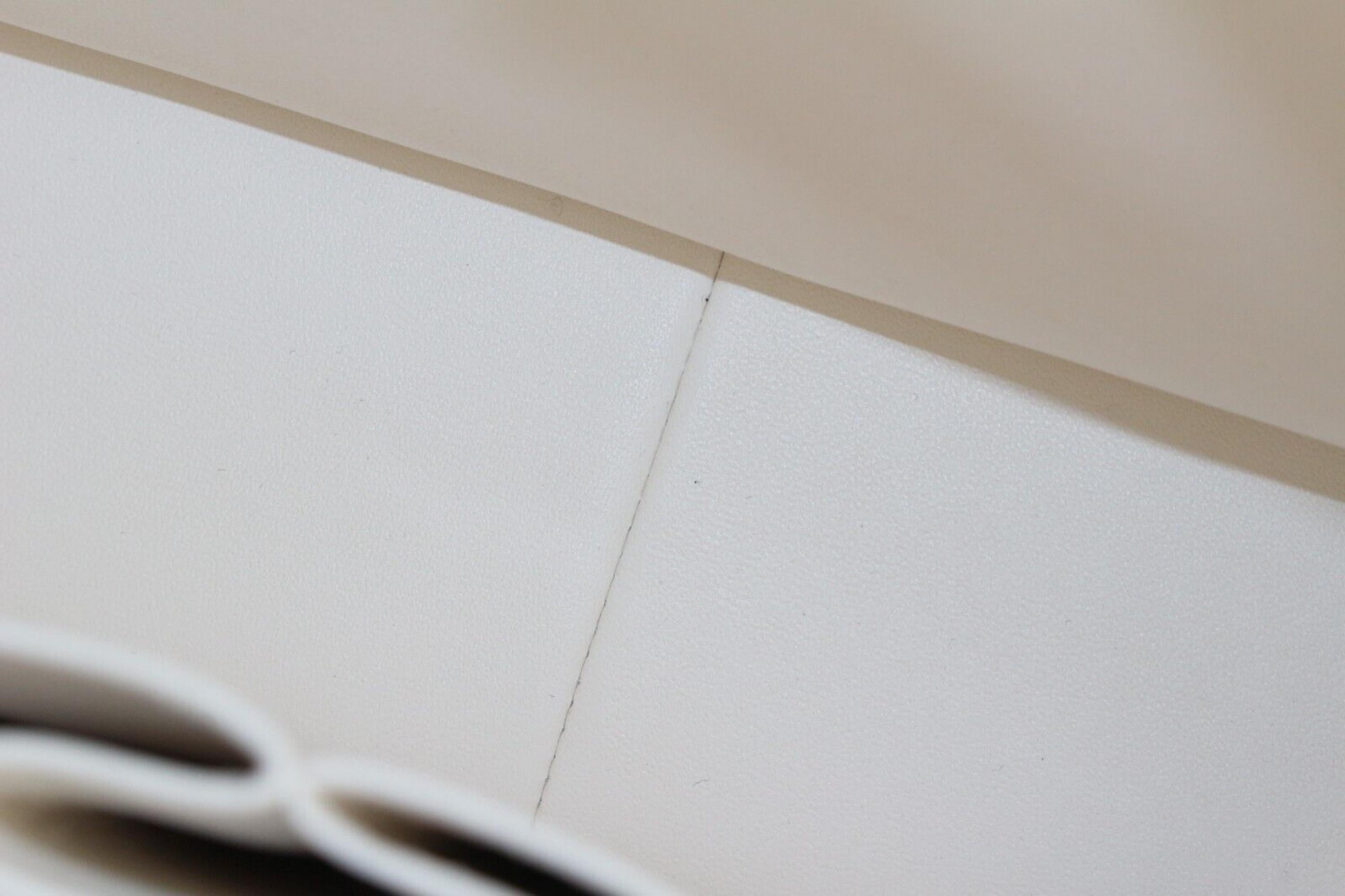 Chanel Weiße klassische Maxi-Doppelklappe aus gestepptem Kaviarleder 2CK0215 im Angebot 5