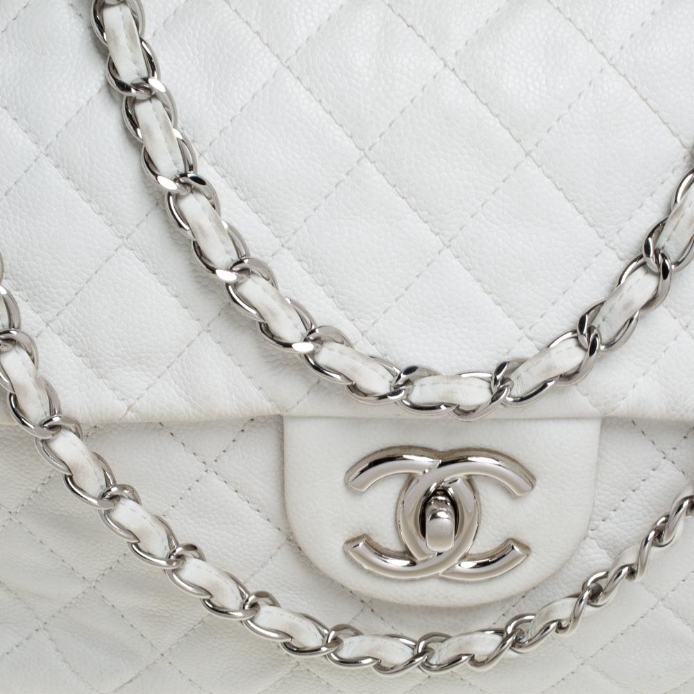 Chanel White Quilted Caviar Leather Maxi Classic Single Flap Bag In Good Condition In Dubai, Al Qouz 2