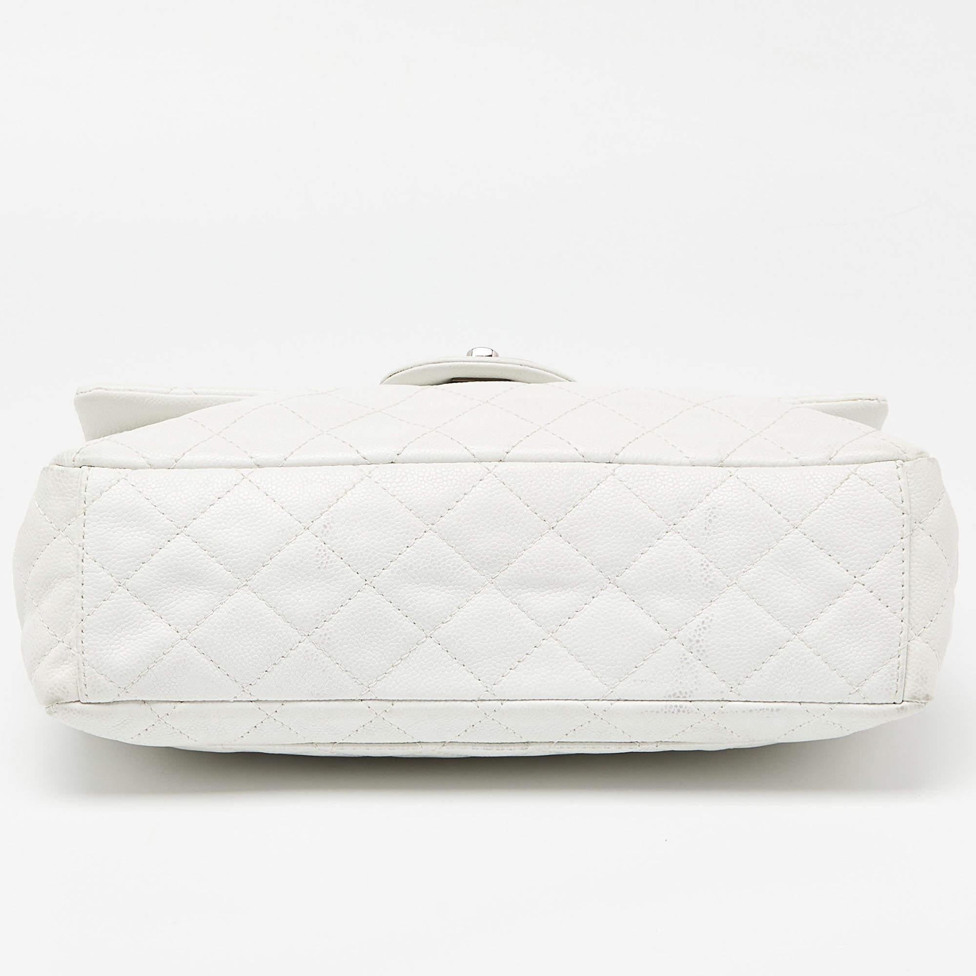 Chanel White Quilted Caviar Leather Maxi Vintage Classic Single Flap Bag For Sale 4