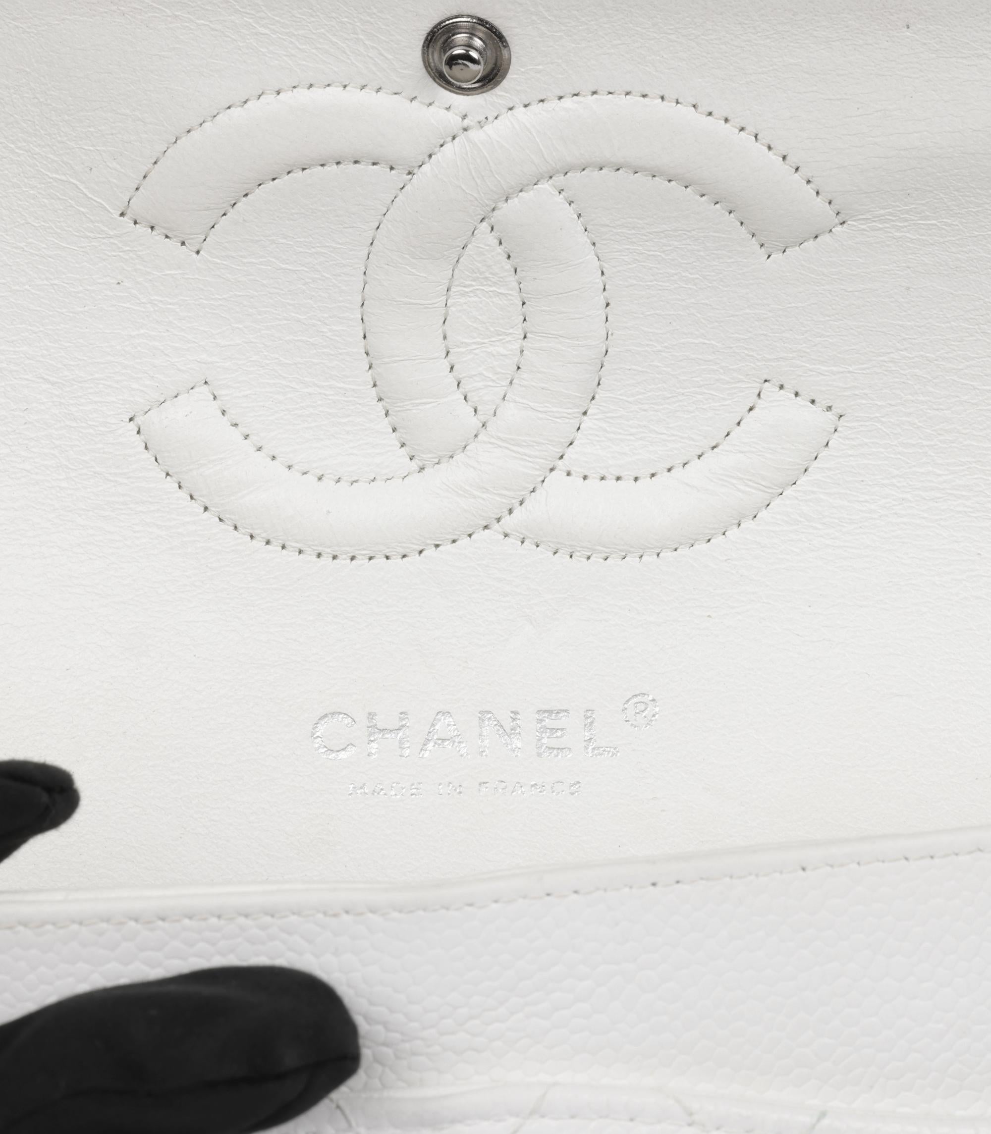 Chanel White Quilted Caviar Leather Medium Classic Double Flap Bag im Angebot 5
