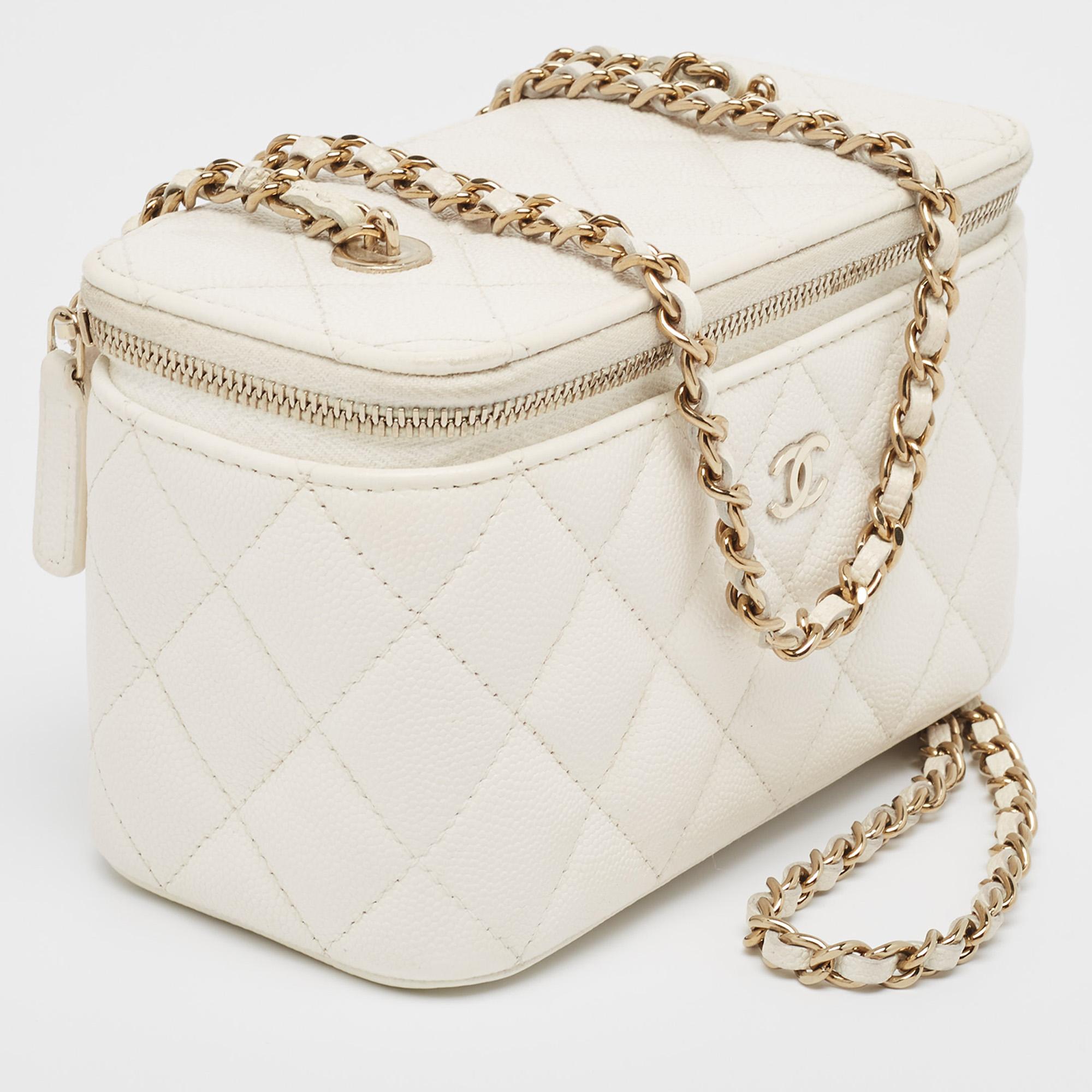 Chanel White Quilted Caviar Leather Small CC Vanity Case Bag In Good Condition In Dubai, Al Qouz 2