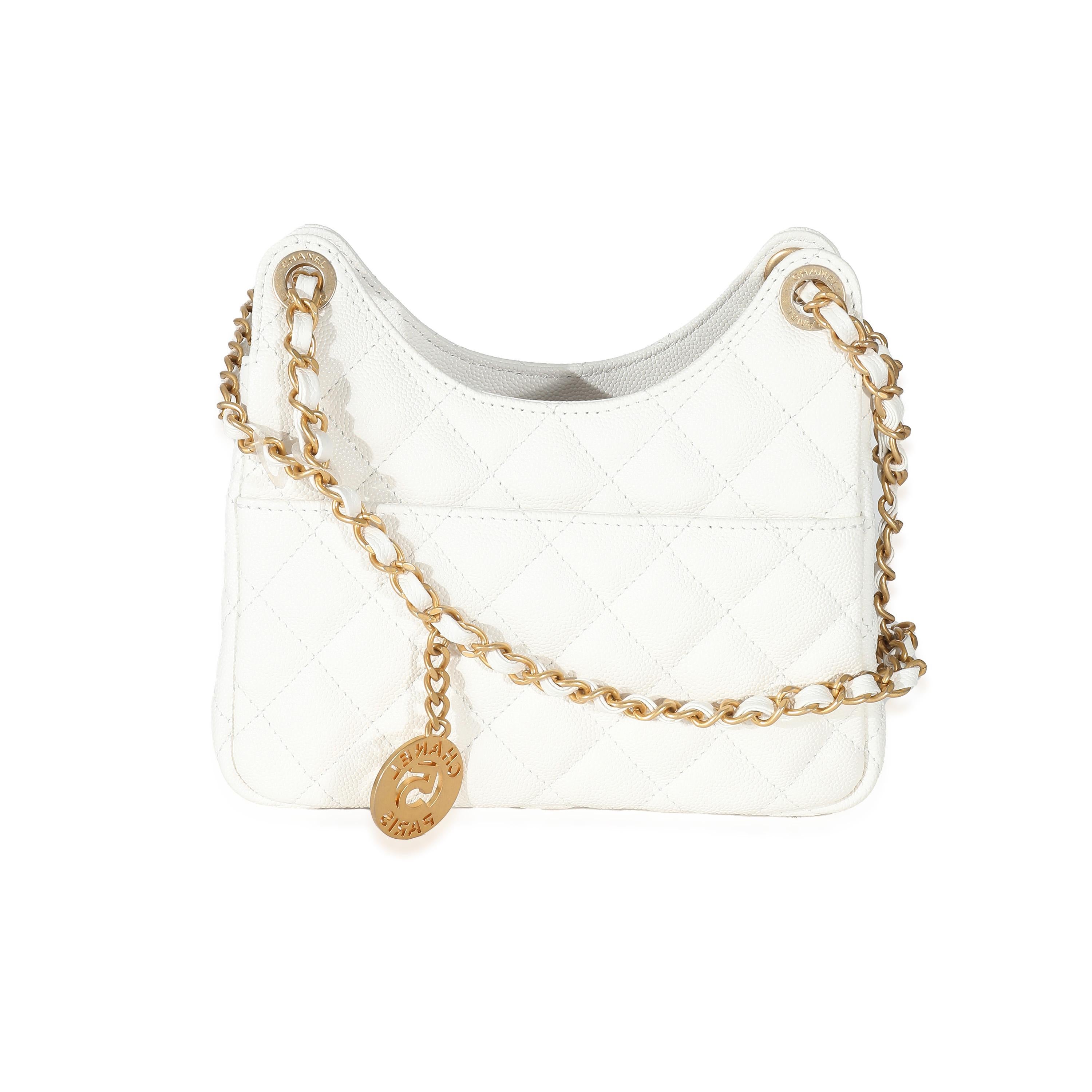 Chanel White Quilted Caviar Small Wavy CC Hobo In Excellent Condition For Sale In New York, NY
