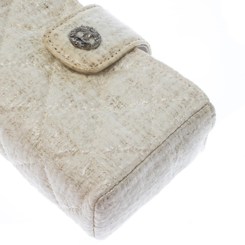 Chanel White Quilted Coated Tweed iPhone Pouch In Good Condition In Dubai, Al Qouz 2
