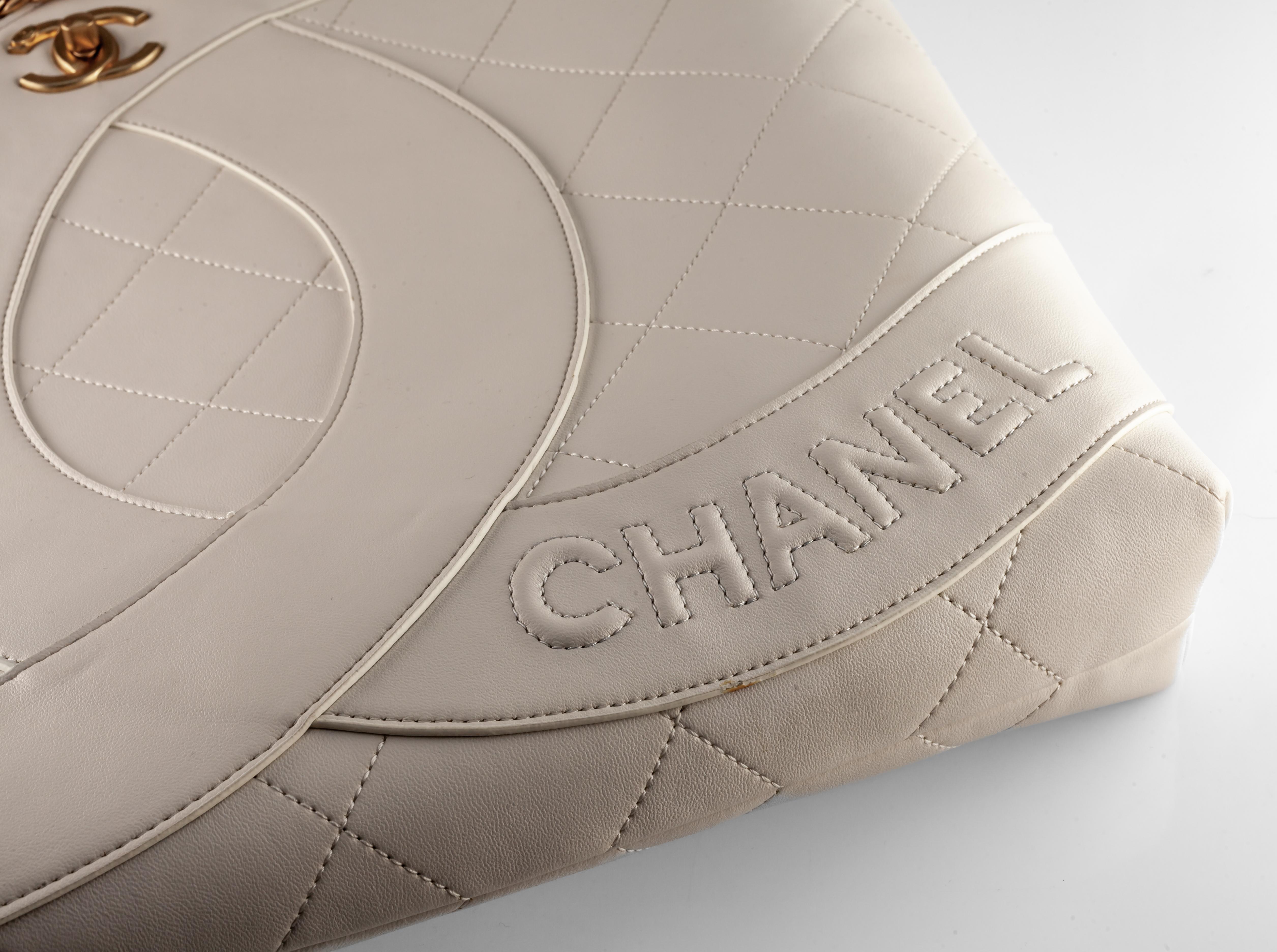 Chanel White Quilted Lambskin 2023 Club Monaco Tote Gold Hardware w/ Card In Good Condition For Sale In Van Nuys, CA