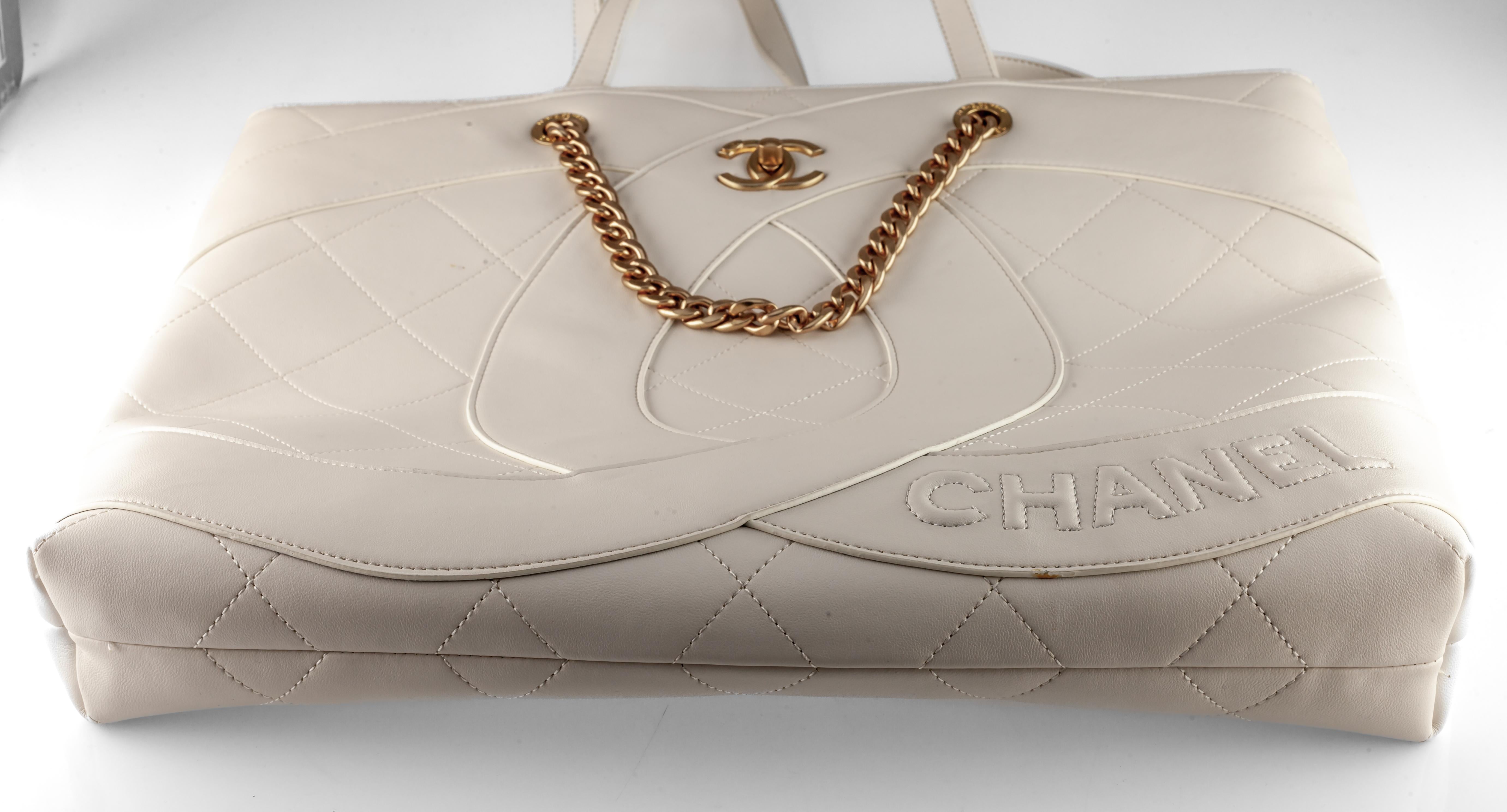 Women's Chanel White Quilted Lambskin 2023 Club Monaco Tote Gold Hardware w/ Card For Sale
