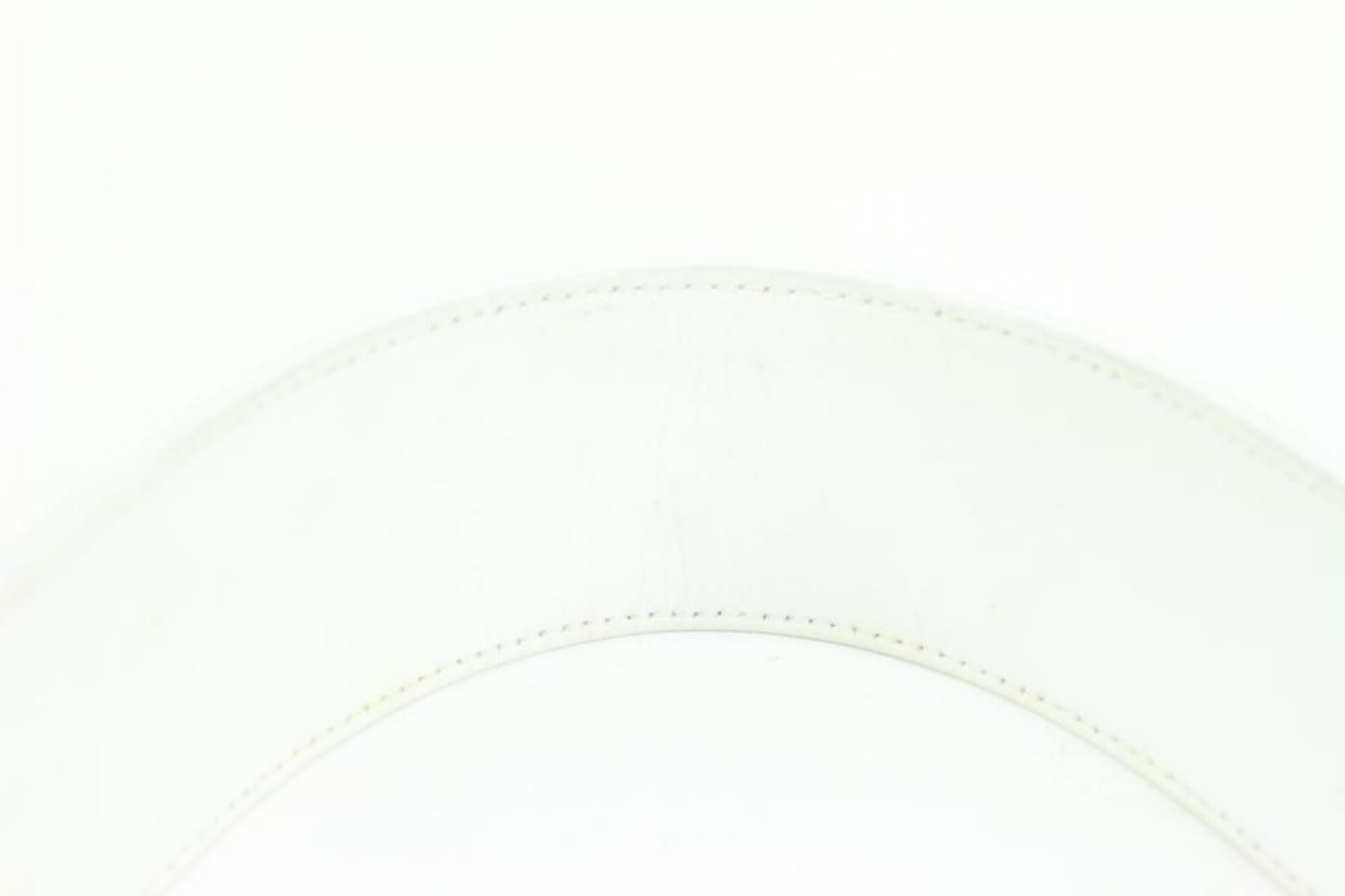 Chanel White Quilted Lambskin Belt with Gold CC Logo on Chain 41ck58 In Good Condition For Sale In Dix hills, NY
