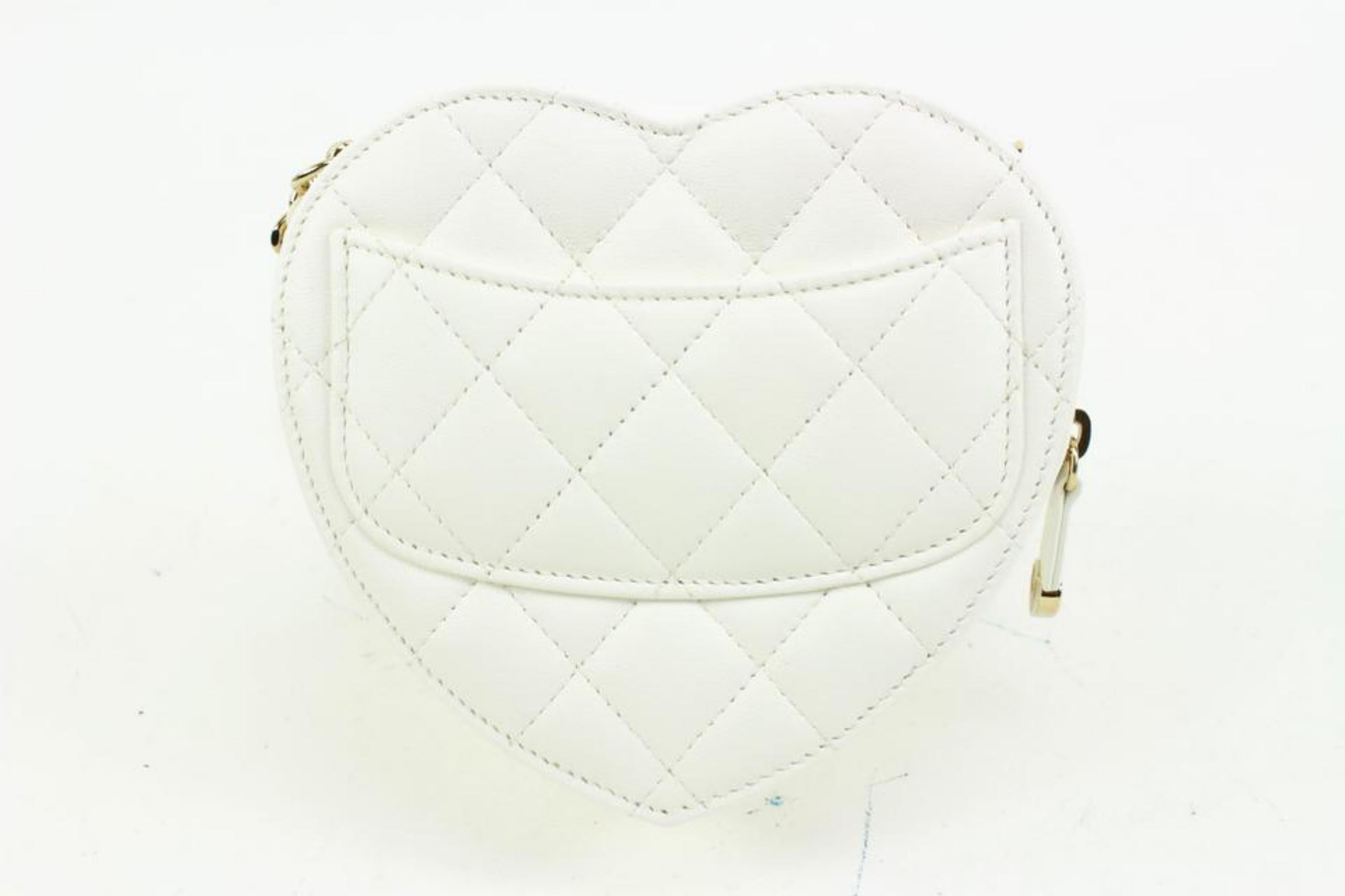 Women's Chanel White Quilted Lambskin CC in Love Heart Bag Clutch on Chain 26cz420s