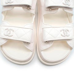 Chanel White Quilted Lambskin Dad Sandals - Size EU 35 For Sale at 1stDibs