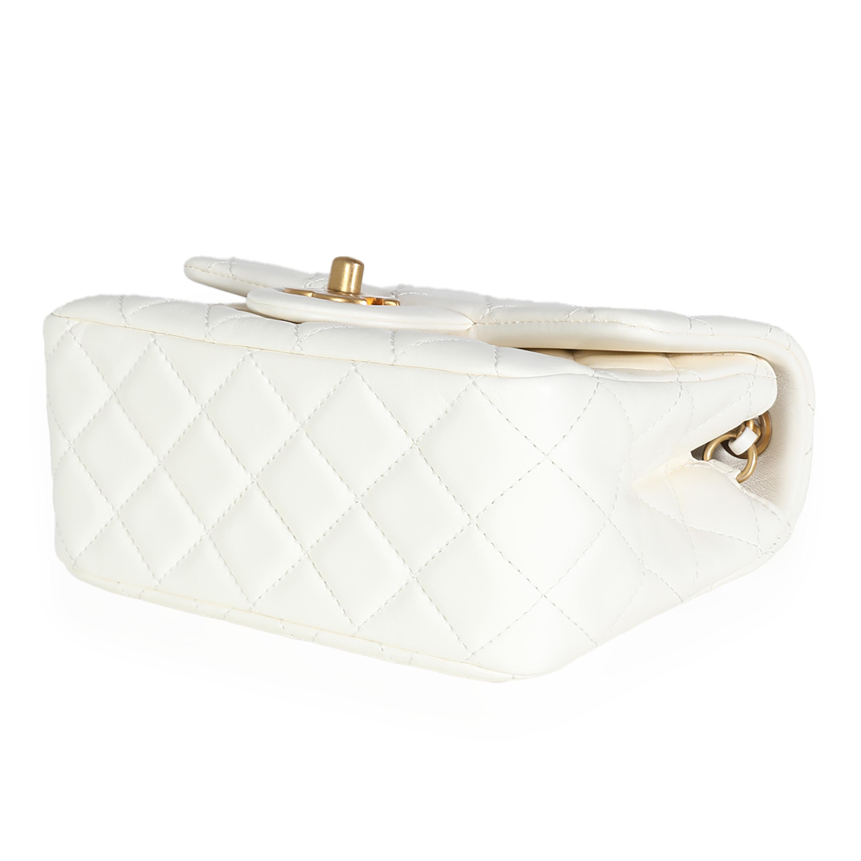 De las mujeres Chanel Mini bolso con solapa de piel de cordero acolchada blanca Pearl Crush en venta