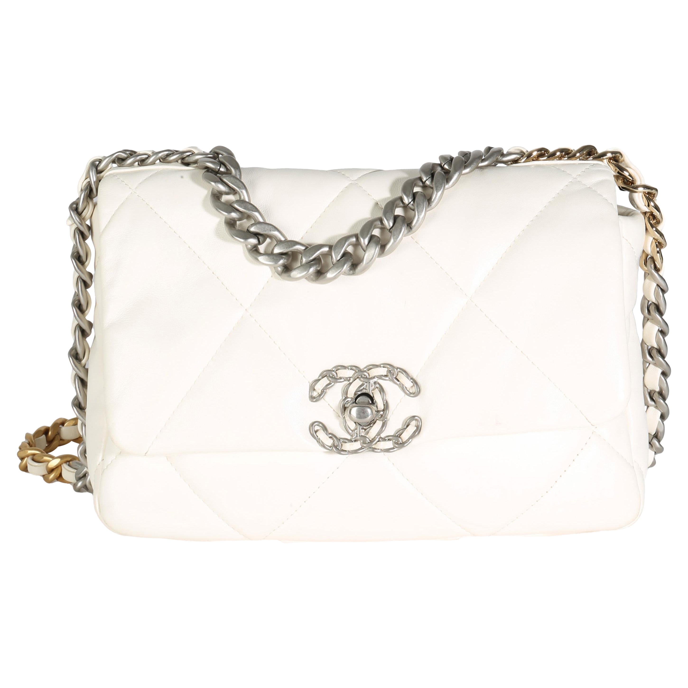 Borsa Chanel bianca trapuntata in pelle d'agnello piccola Chanel 19 Flap