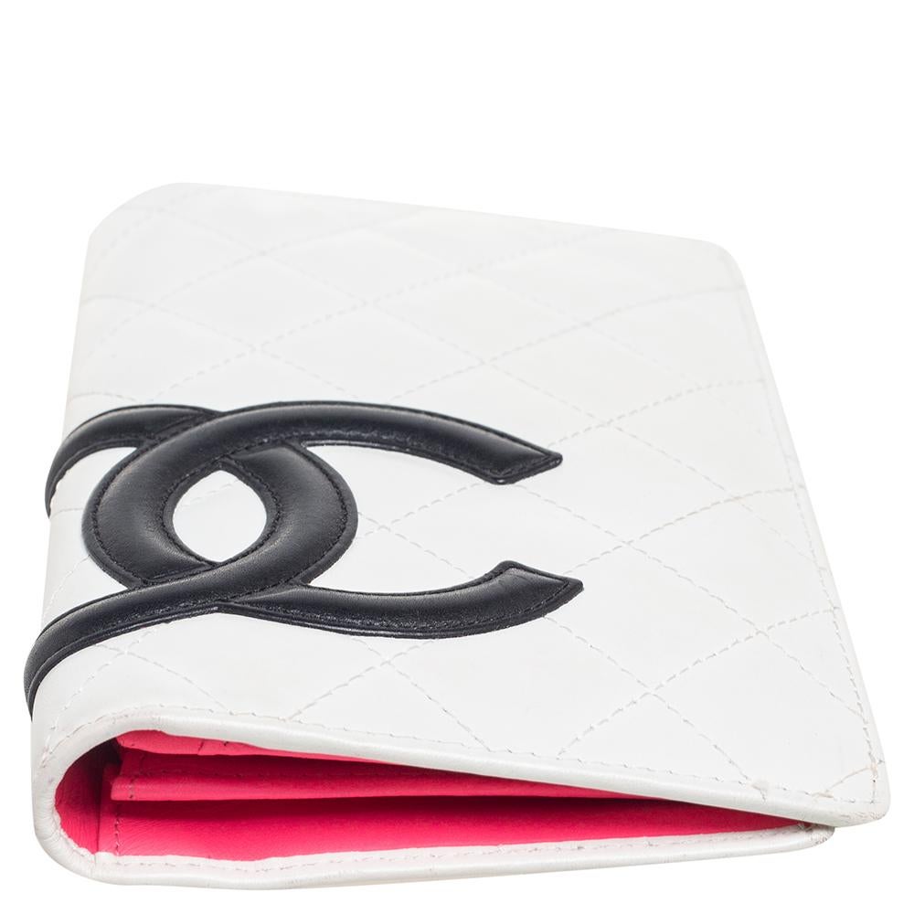 Chanel White Quilted Leather Cambon Ligne Bifold Wallet In Good Condition In Dubai, Al Qouz 2