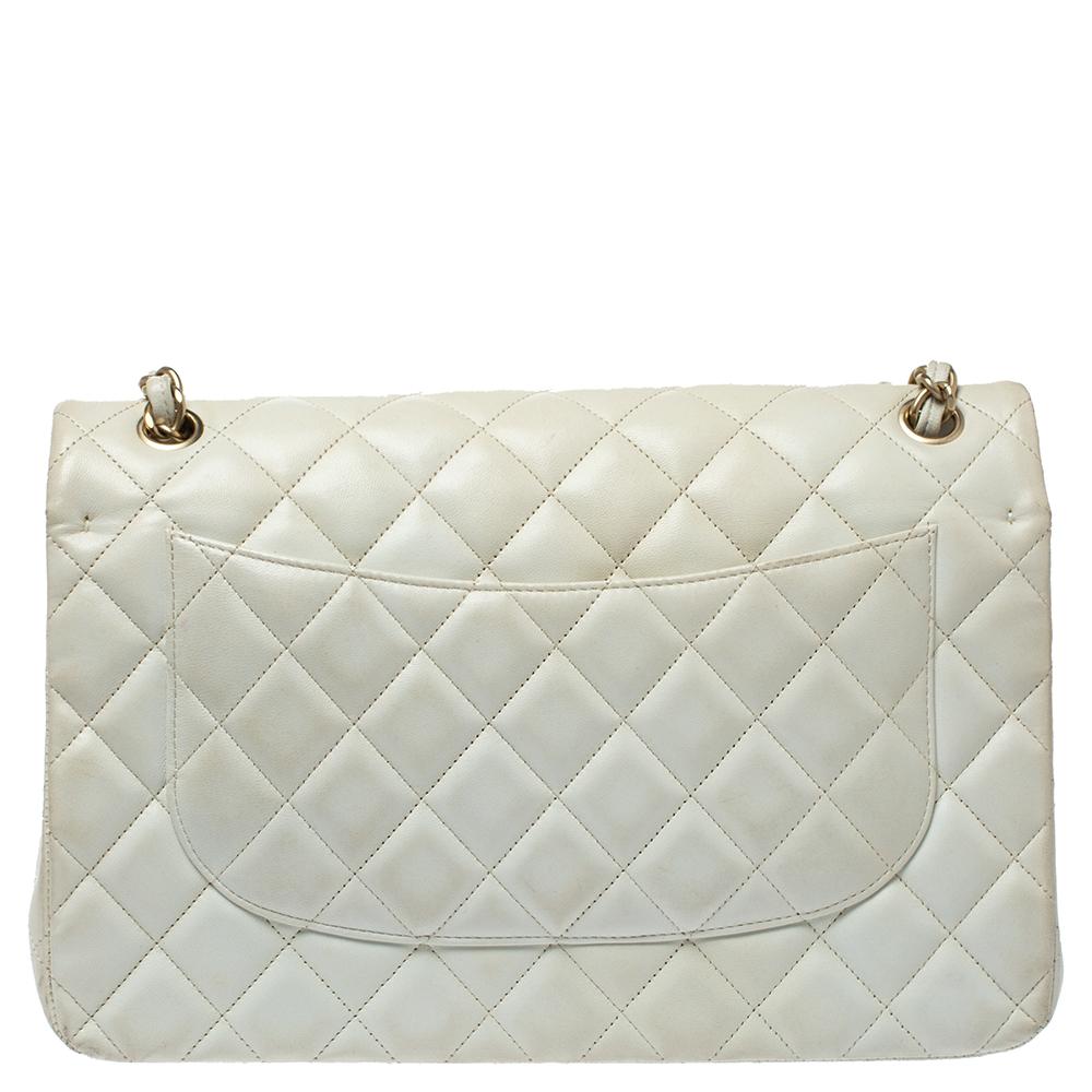 Chanel White Quilted Leather Jumbo Classic Double Flap Bag In Good Condition In Dubai, Al Qouz 2