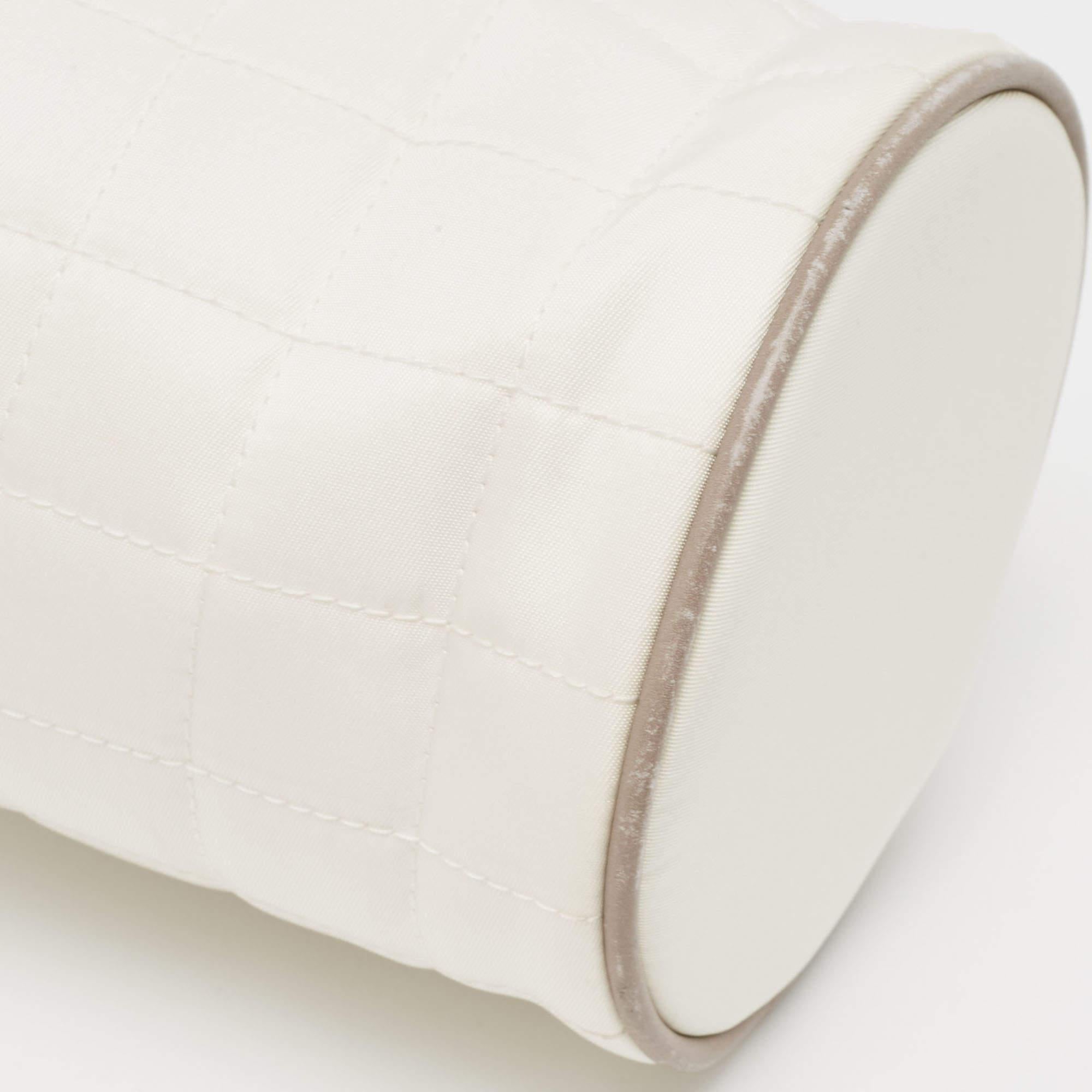 Chanel White Quilted Nylon Sport Line Bottle Holder In Good Condition For Sale In Dubai, Al Qouz 2
