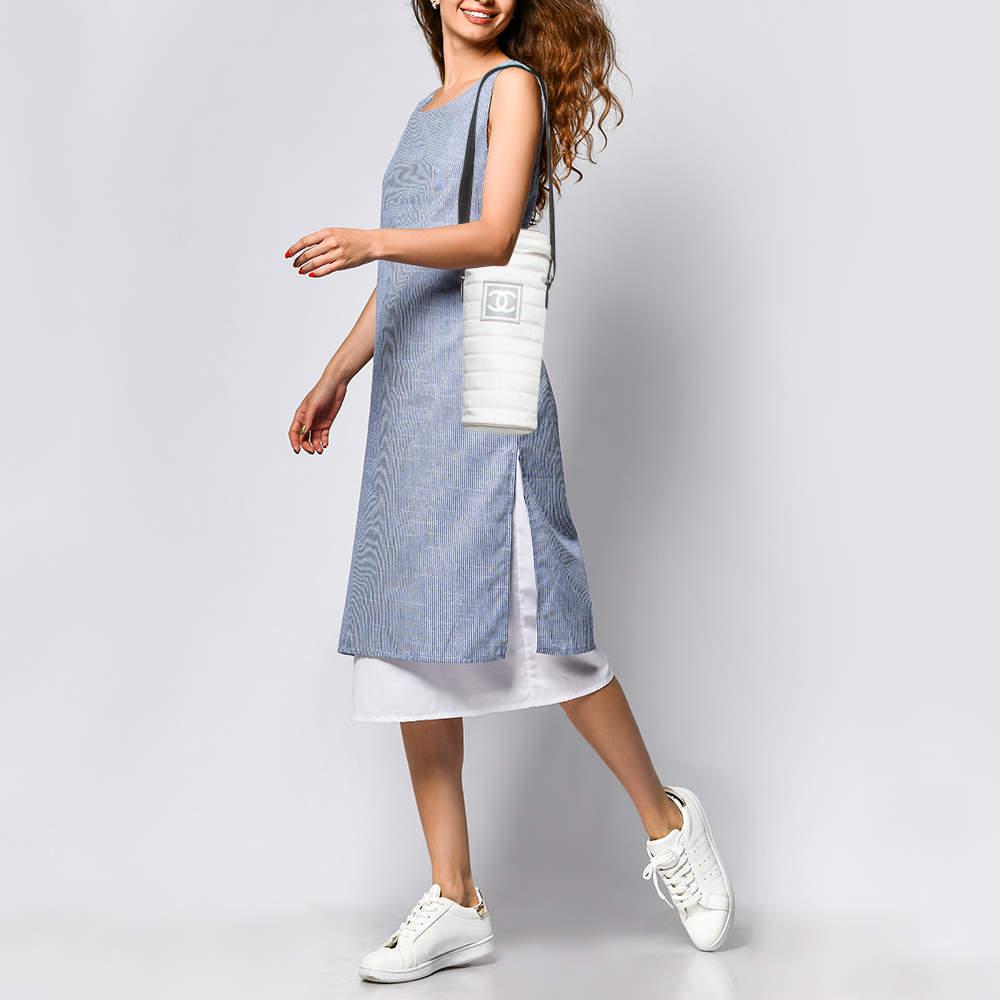 Portabotellas Línea Sport Nylon Acolchado Blanco Chanel en venta 2