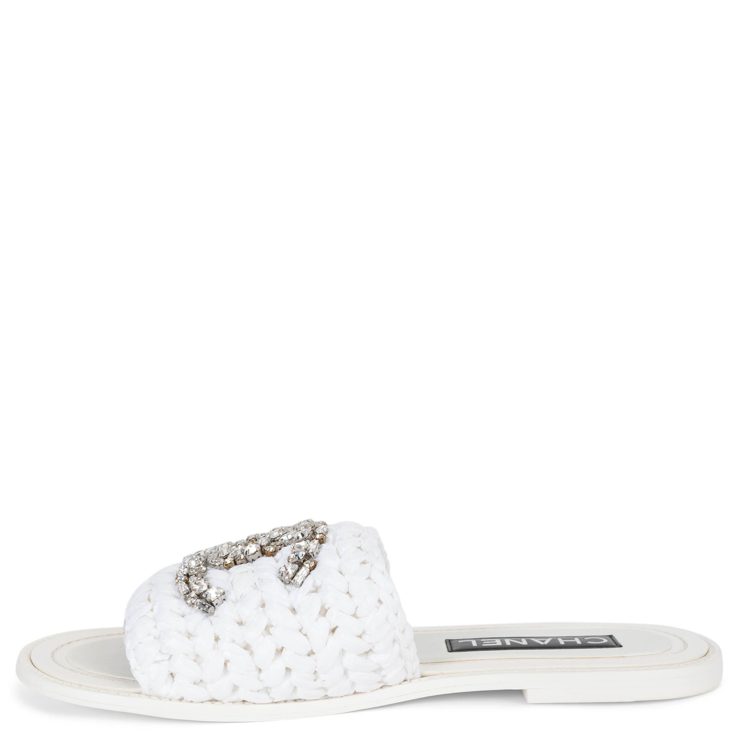 Gris CHANEL raffia blanc 23S CRYSTAL CC SLIDE Sandales Chaussures 38.5 G40083 en vente
