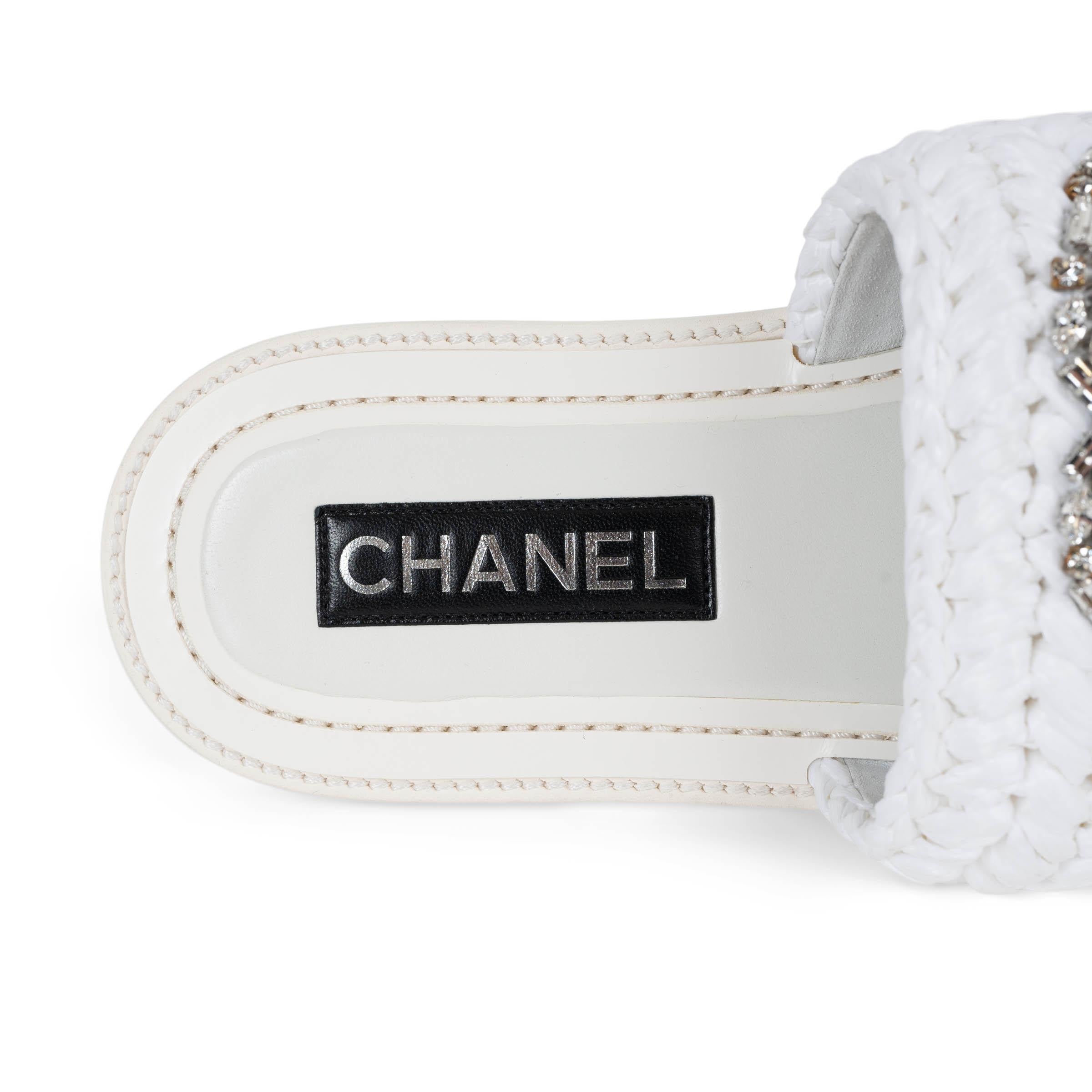 CHANEL raffia blanc 23S CRYSTAL CC SLIDE Sandales Chaussures 38.5 G40083 en vente 3