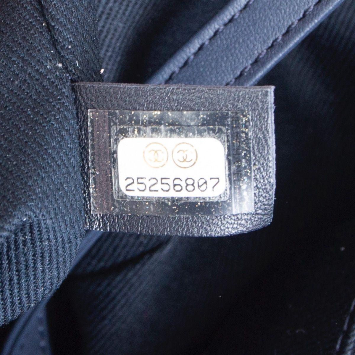 Gray CHANEL white raffia & navy leather DEAUVILLE LARGE Shopper Shoulder Bag