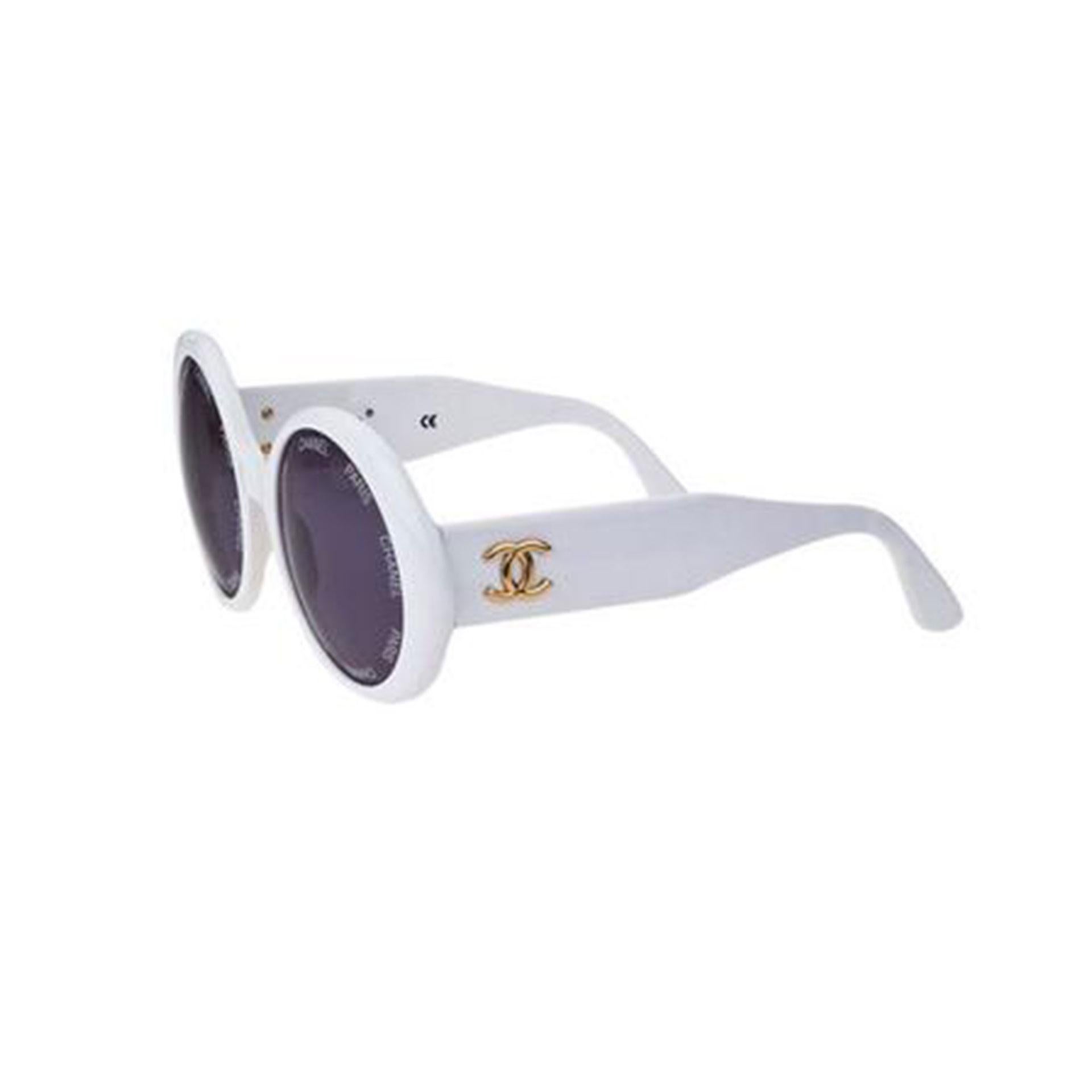 Chanel White Rare 1993 Spring Summer Runway Vintage Sunglasses In Good Condition For Sale In Miami, FL