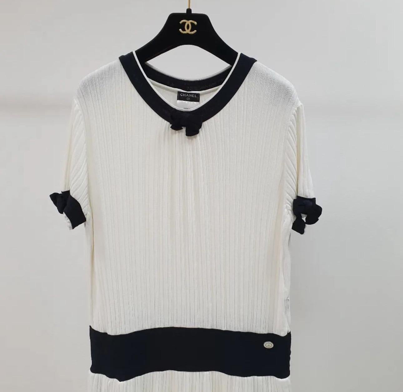 Chanel White Rib Knit Contrast Trim Detail Mini Dress In Good Condition In Krakow, PL
