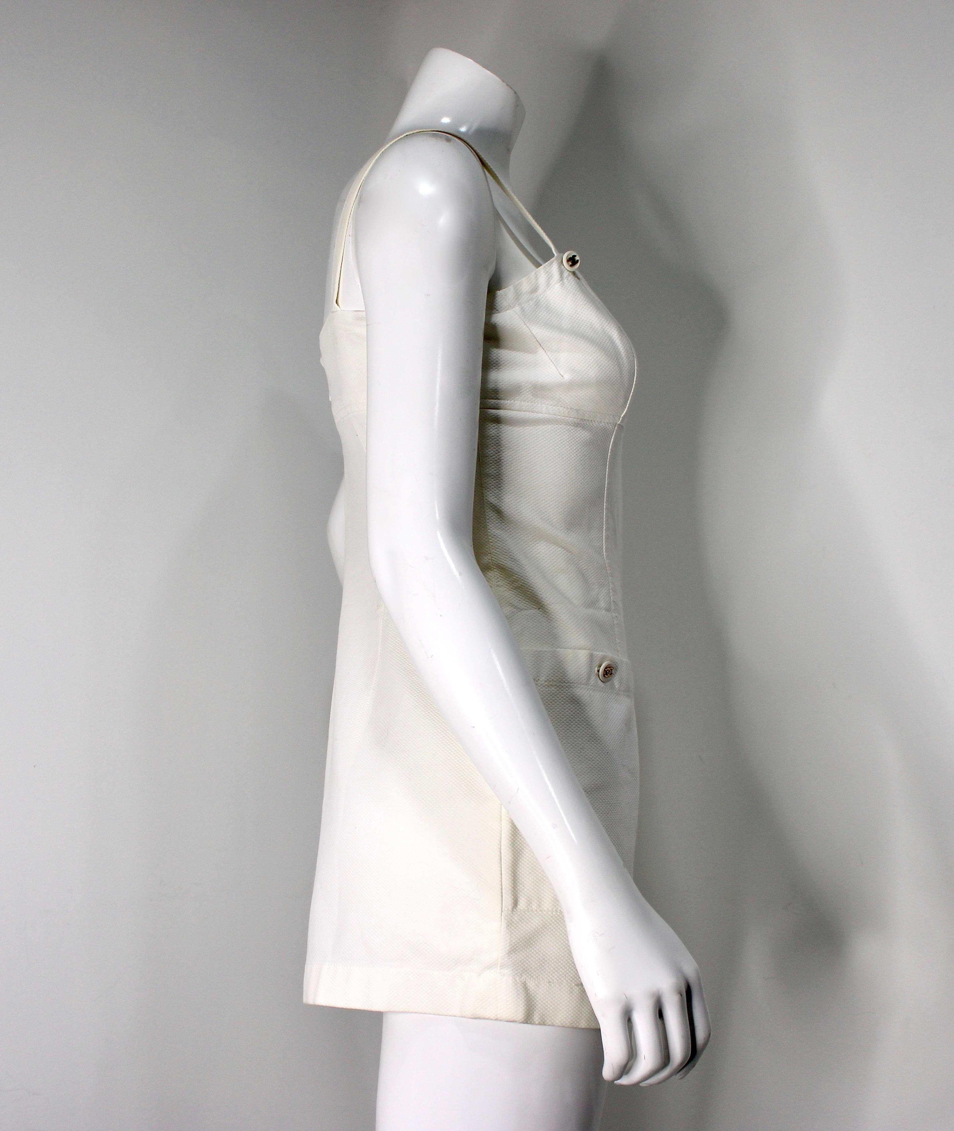 Chanel White Romper With Interlocking CC Logo Buttons & Pockets circa 1997 en vente 5