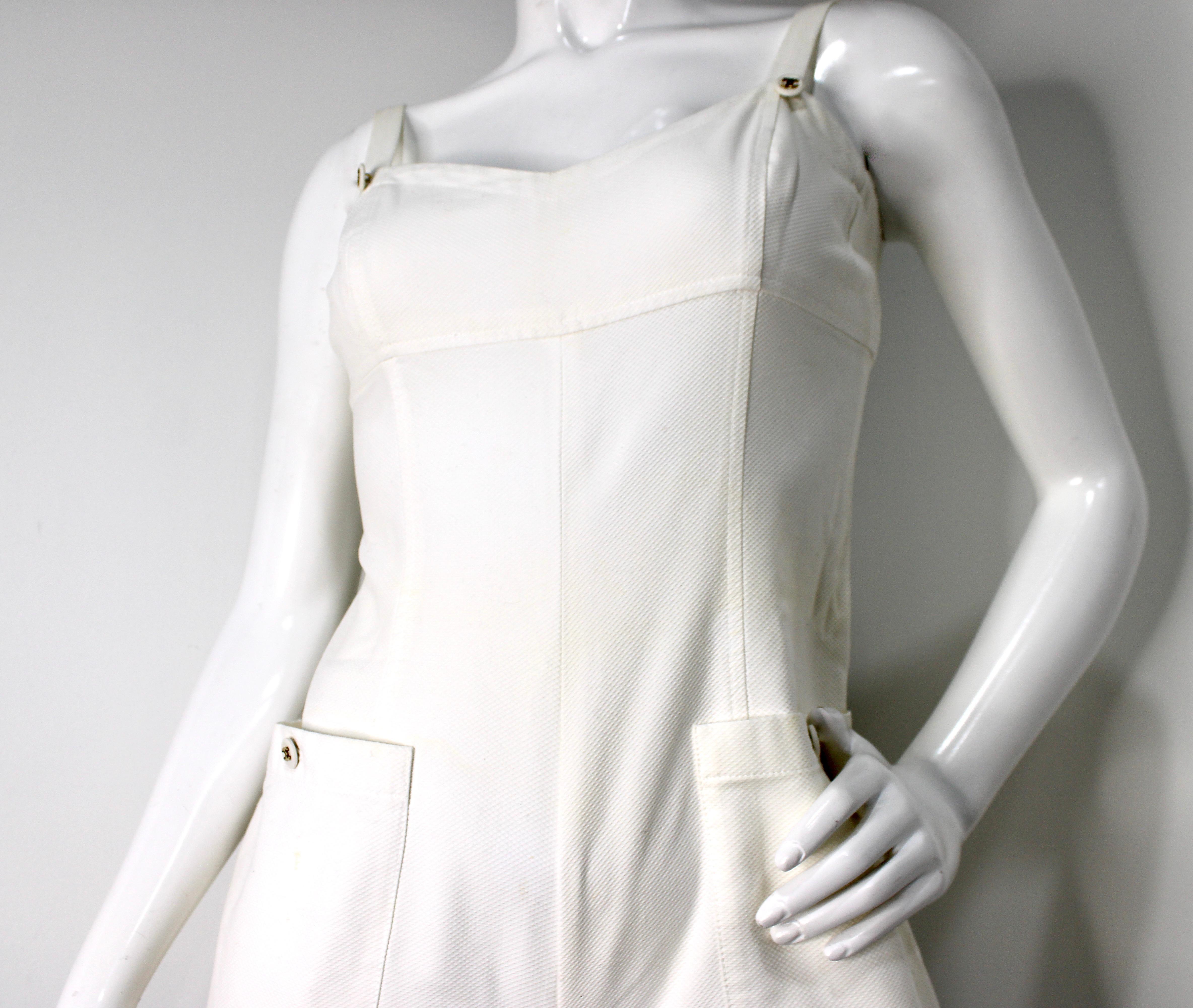Chanel White Romper With Interlocking CC Logo Buttons & Pockets circa 1997 en vente 2