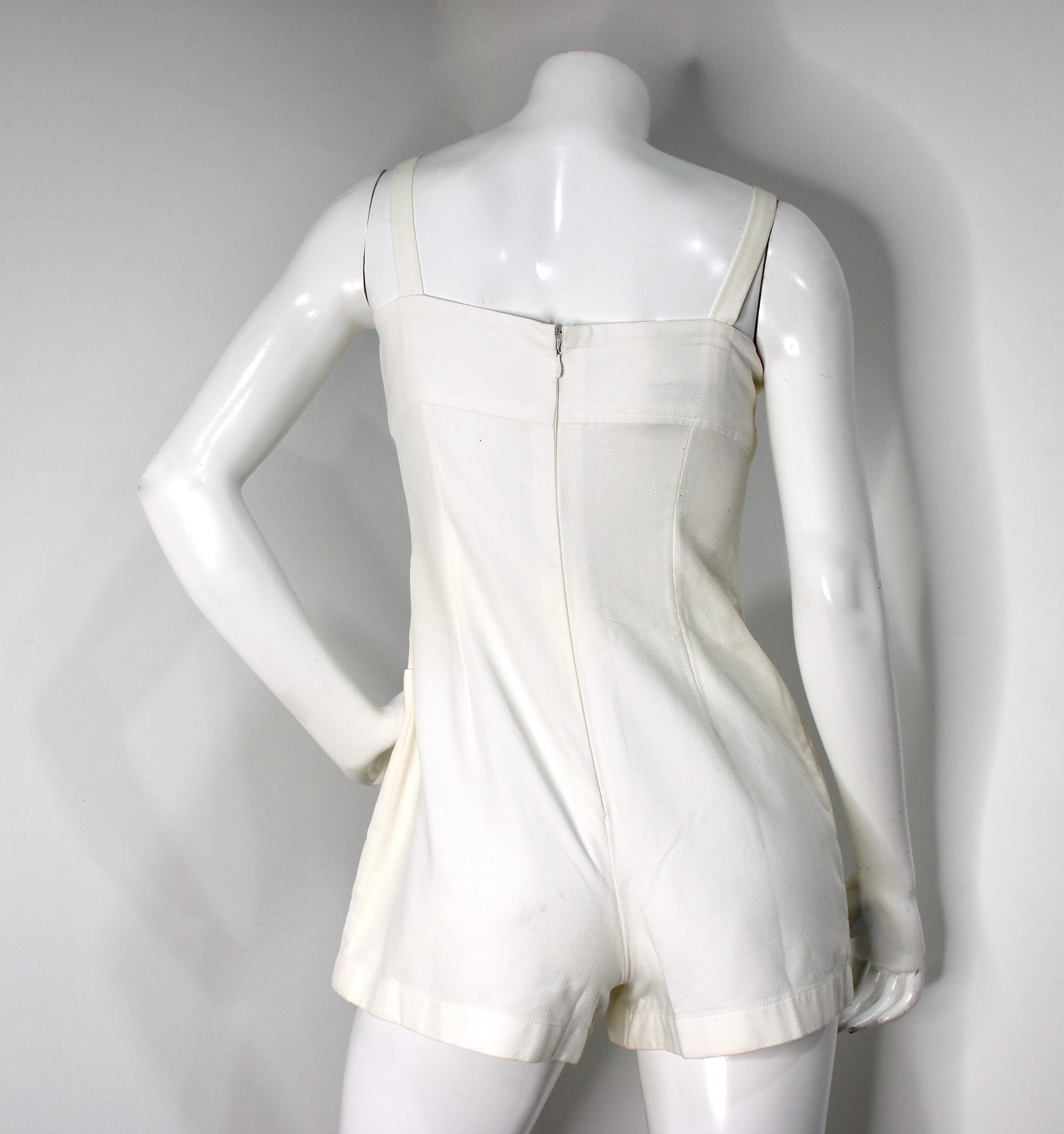 Chanel White Romper With Interlocking CC Logo Buttons & Pockets circa 1997 en vente 4