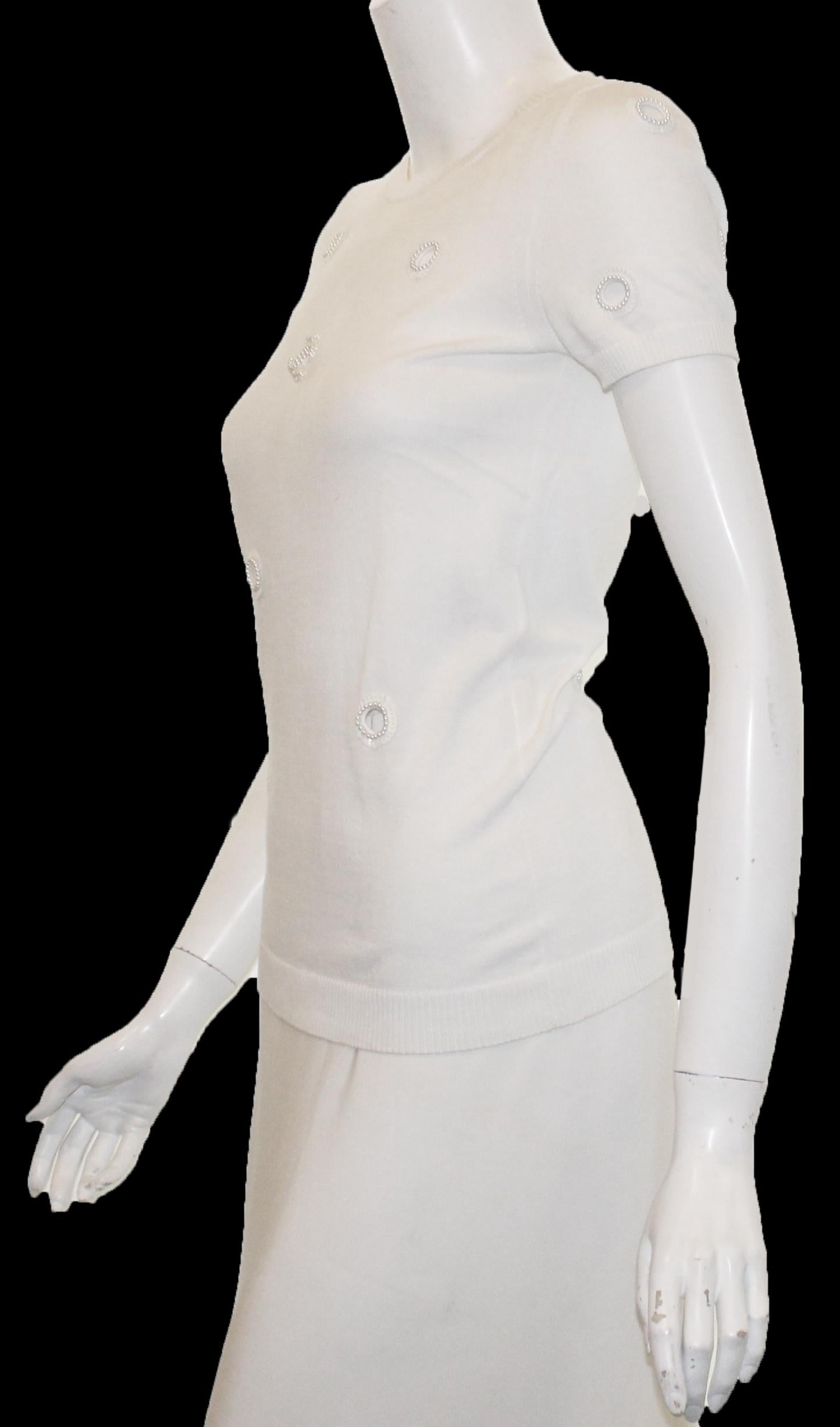 Chanel round neckline short sleeve top from the 2008 Spring Runway collection was casual and relaxed preparing for the hot summer!  This white cotton T shirt features CC faux pearl logo on the front and center of the shirt.   Throughout the top peek