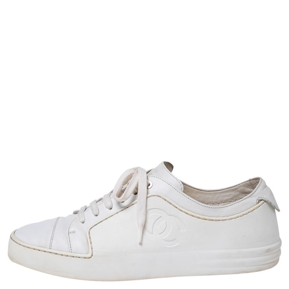 These white sneakers from Chanel are perfect for days when you wish for comfort and style! The sneakers are crafted from rubber as well as leather and feature round toes, lace-up vamps, CC logo, and durable soles.