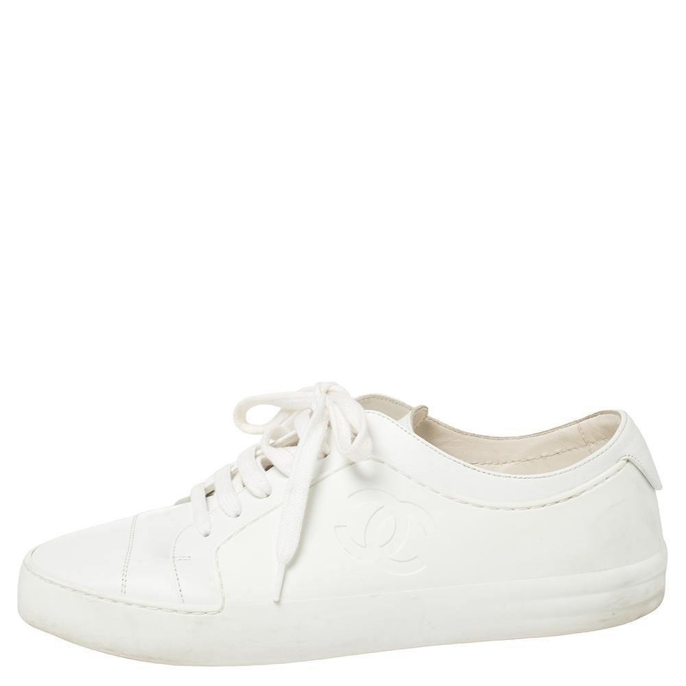 Have everyone look at you in admiration with these leather and rubber sneakers from Chanel. They are fabulously designed with the signature CC logo on the sides, rubber-soles, and a cool white hue.

