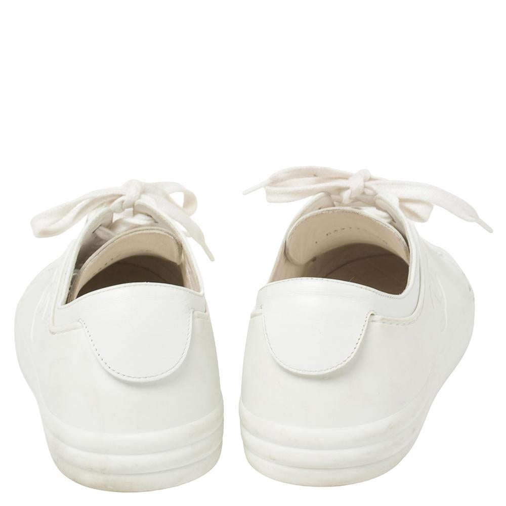Chanel White Rubber And Leather CC Lace Up Sneakers Size 40 In Good Condition In Dubai, Al Qouz 2