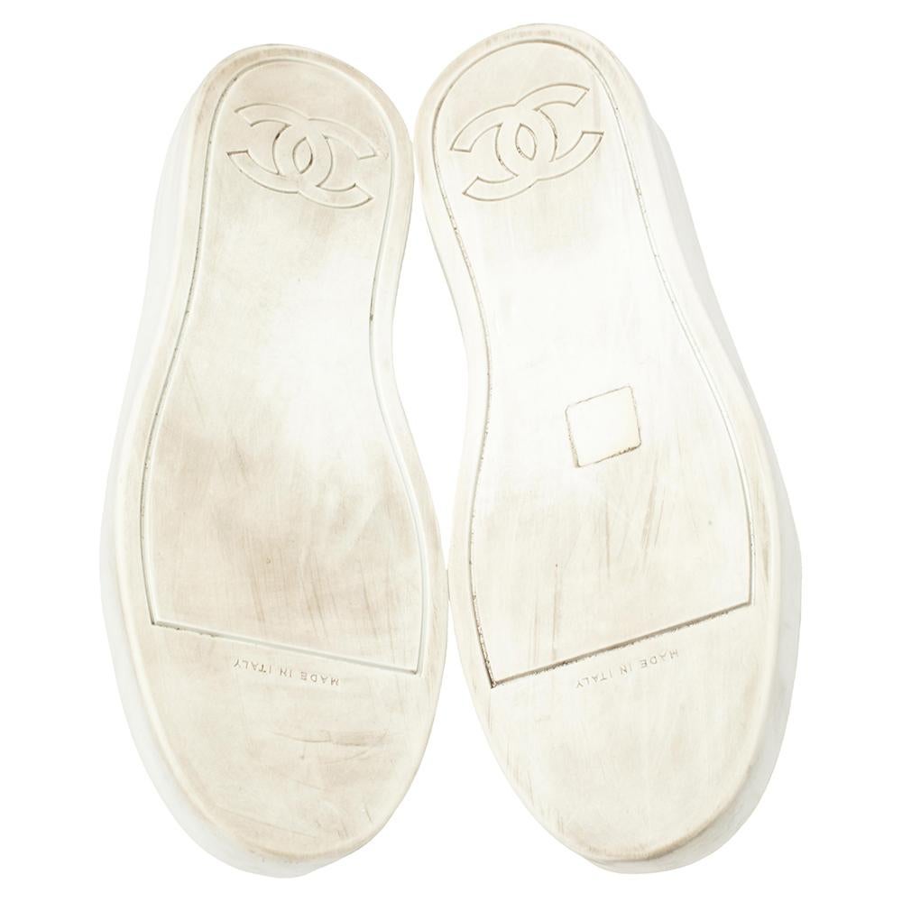 Chanel White Rubber And Leather CC Lace Up Sneakers Size 40 2