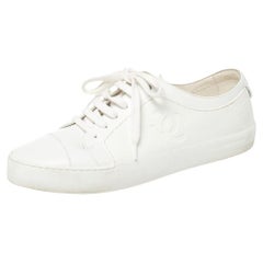 Chanel White Rubber And Leather CC Lace Up Sneakers Taille 40