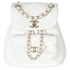 Chanel Weißer glänzender Rucksack aus gestepptem Lammfell mit Kordelzug