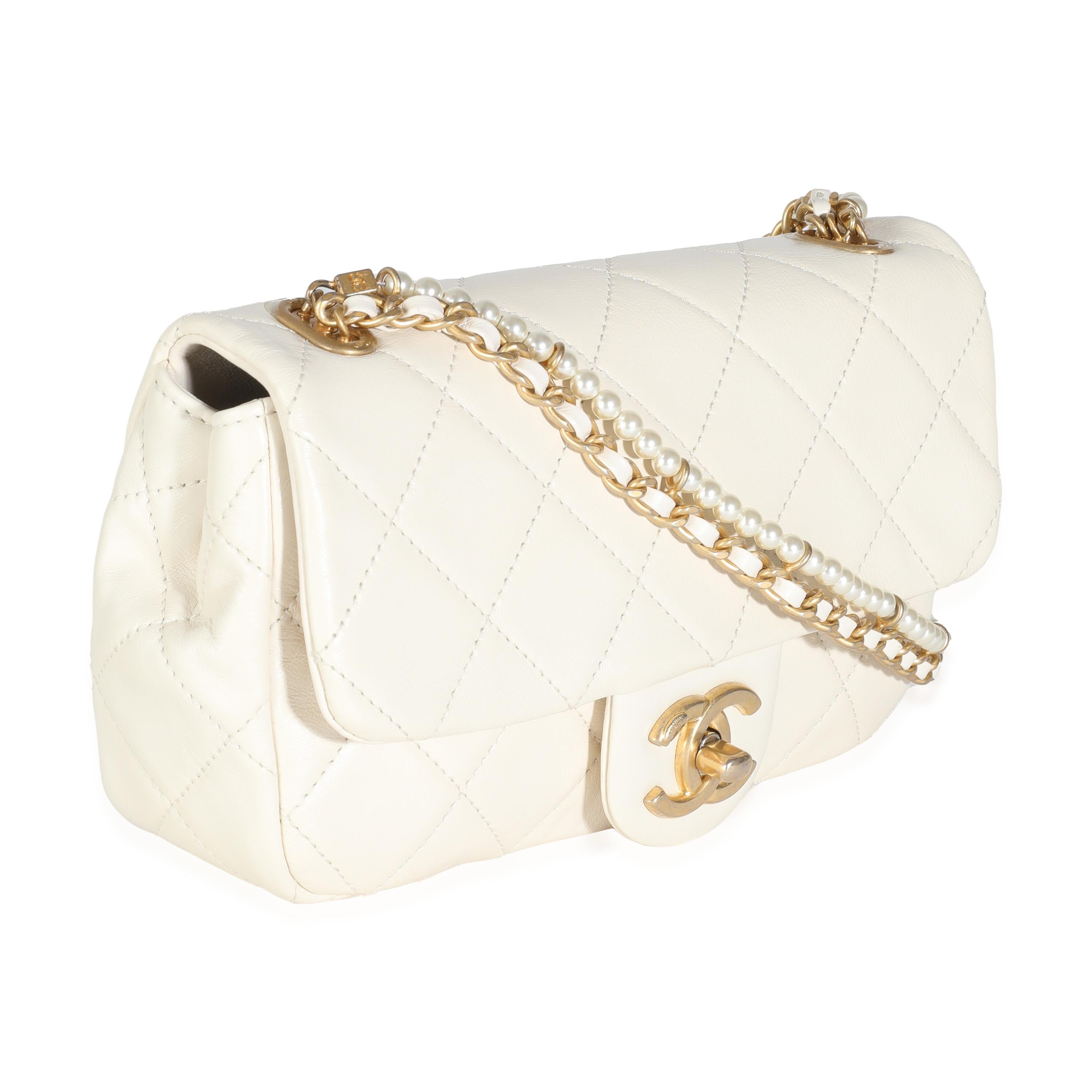 Chanel White Shiny Quilted Lambskin Pearl Chain Mini Flap Bag In Excellent Condition For Sale In New York, NY