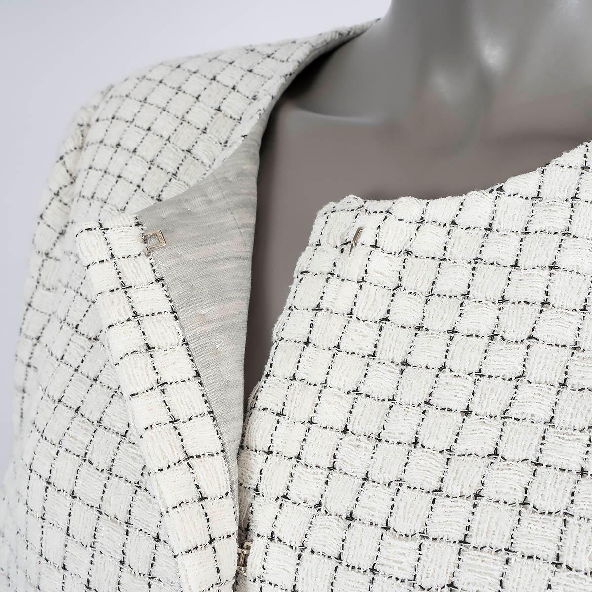 CHANEL white silk 2016 16S COLLARLESS QUILTED TWEED Jacket 46 XL For Sale 3